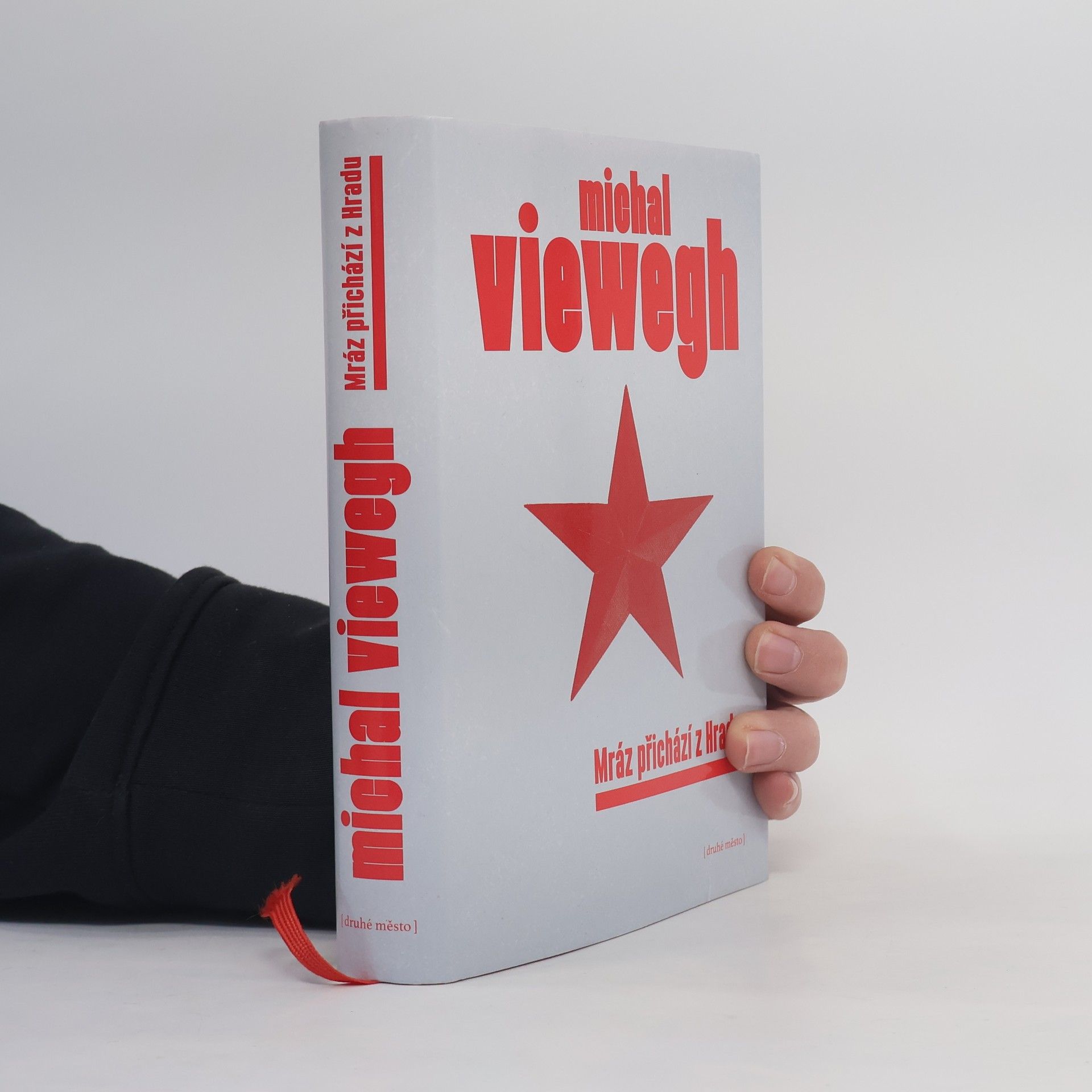 Michal Viewegh Mráz přichází z Hradu