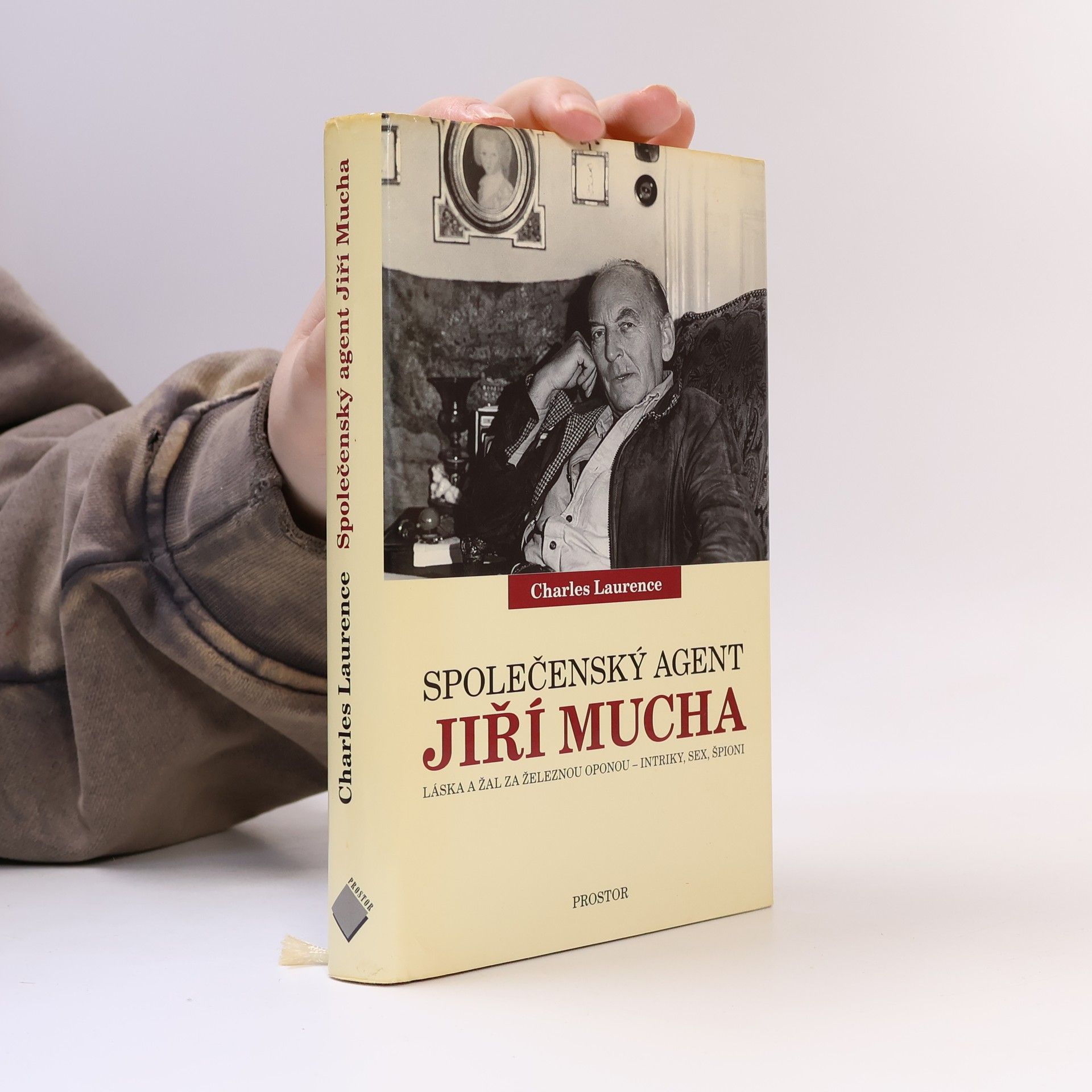 Charles Laurence Společenský agent Jiří Mucha