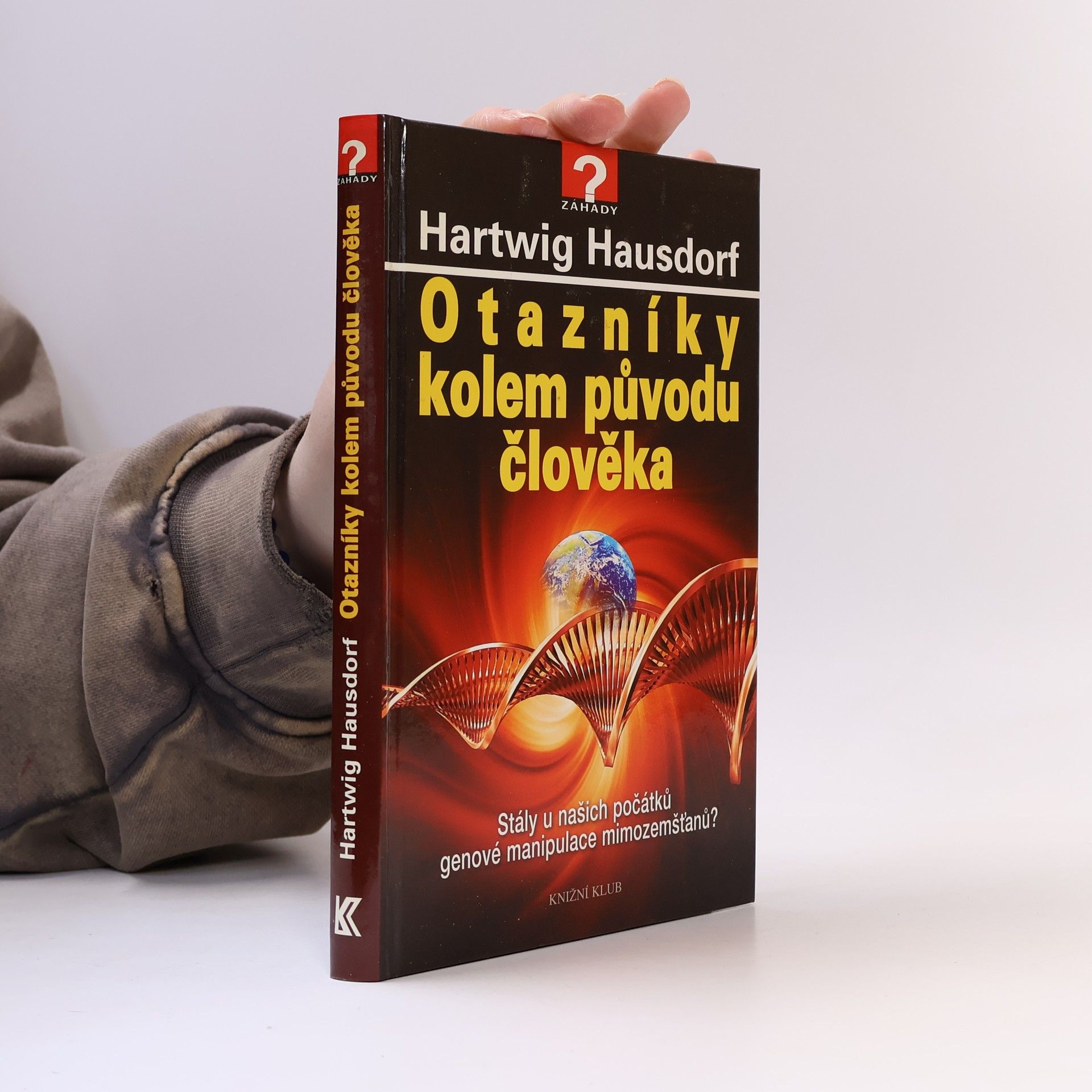 Hartwig Hausdorf Otazníky kolem původu člověka : stály u našich počátků genové manipulace mimozemšťanů?