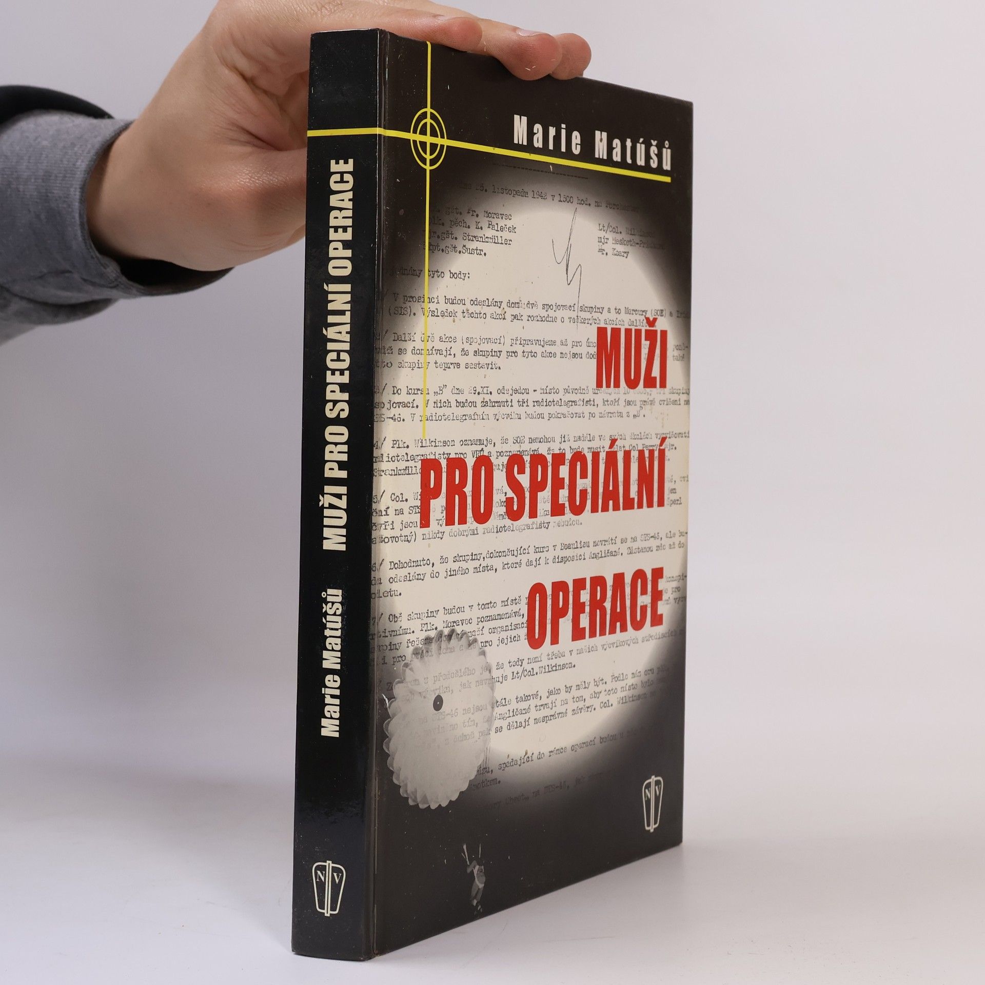 Marie Matúšů Muži pro speciální operace : SOE a zvláštní skupina D-příprava československých parašutistů za druhé světové války