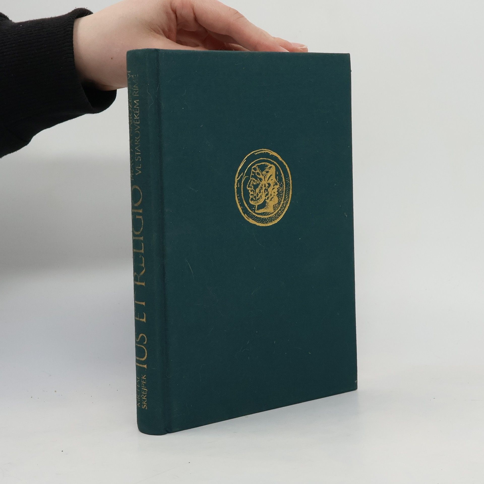 Michal Skřejpek Ius et religio: Právo a náboženství ve starověkém Římě