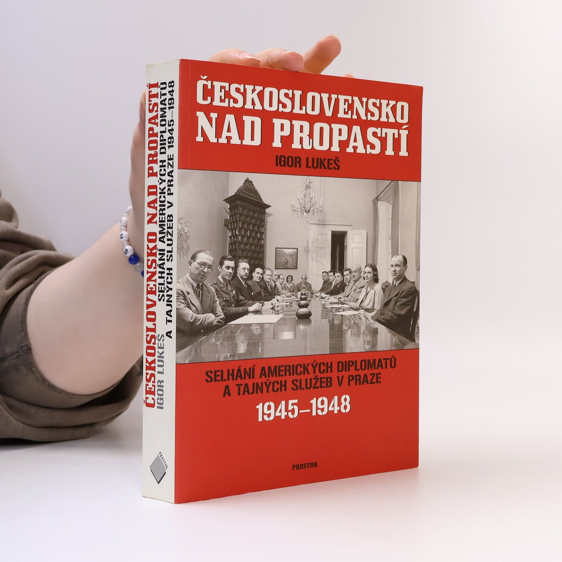 Igor Lukeš Československo nad propastí : selhání amerických diplomatů a tajných služeb v Praze 1945-1948