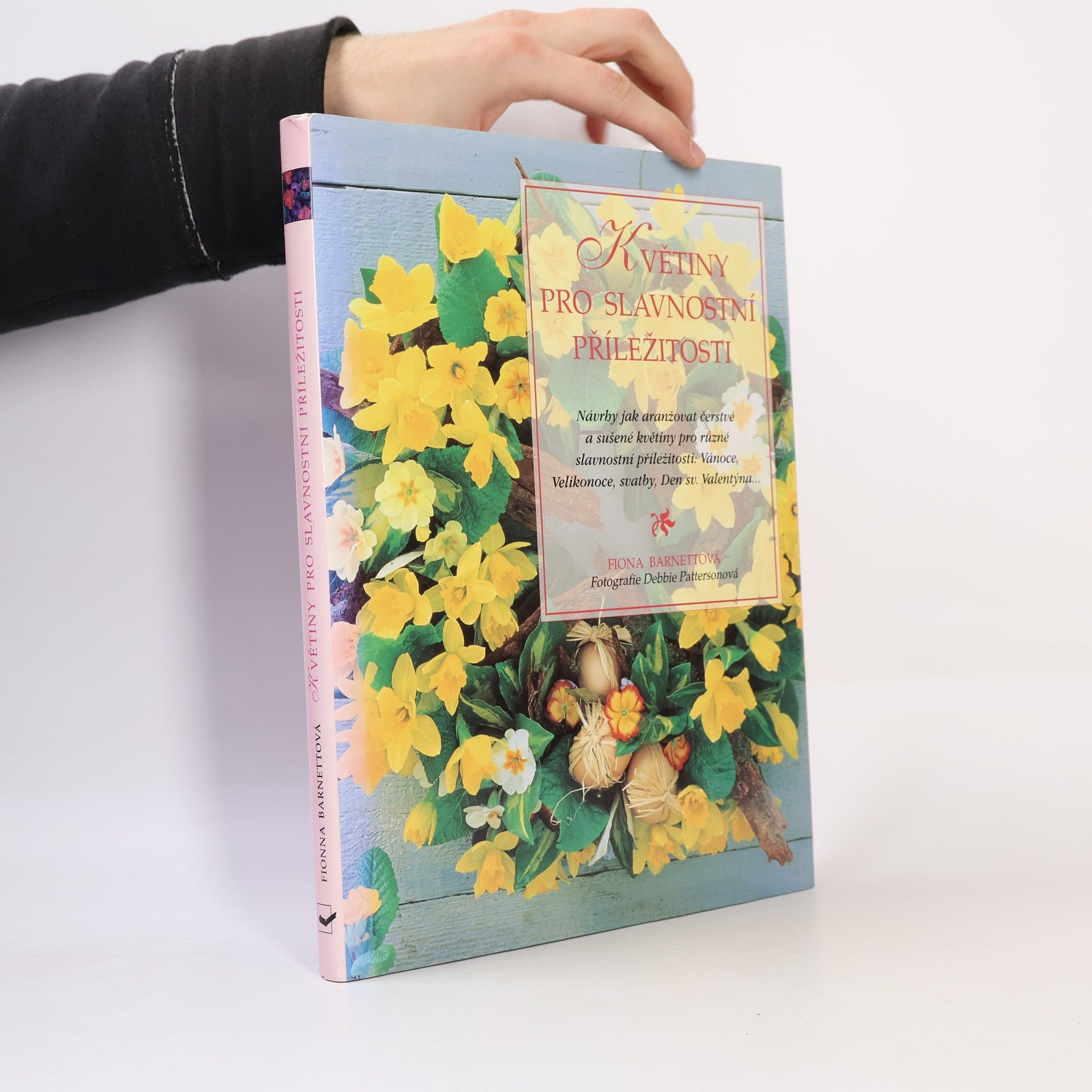 Fiona Barnett Květiny pro slavnostní příležitosti : podnětné návrhy jak aranžovat čerstvé a sušené květiny pro různé slavnostní příležitosti