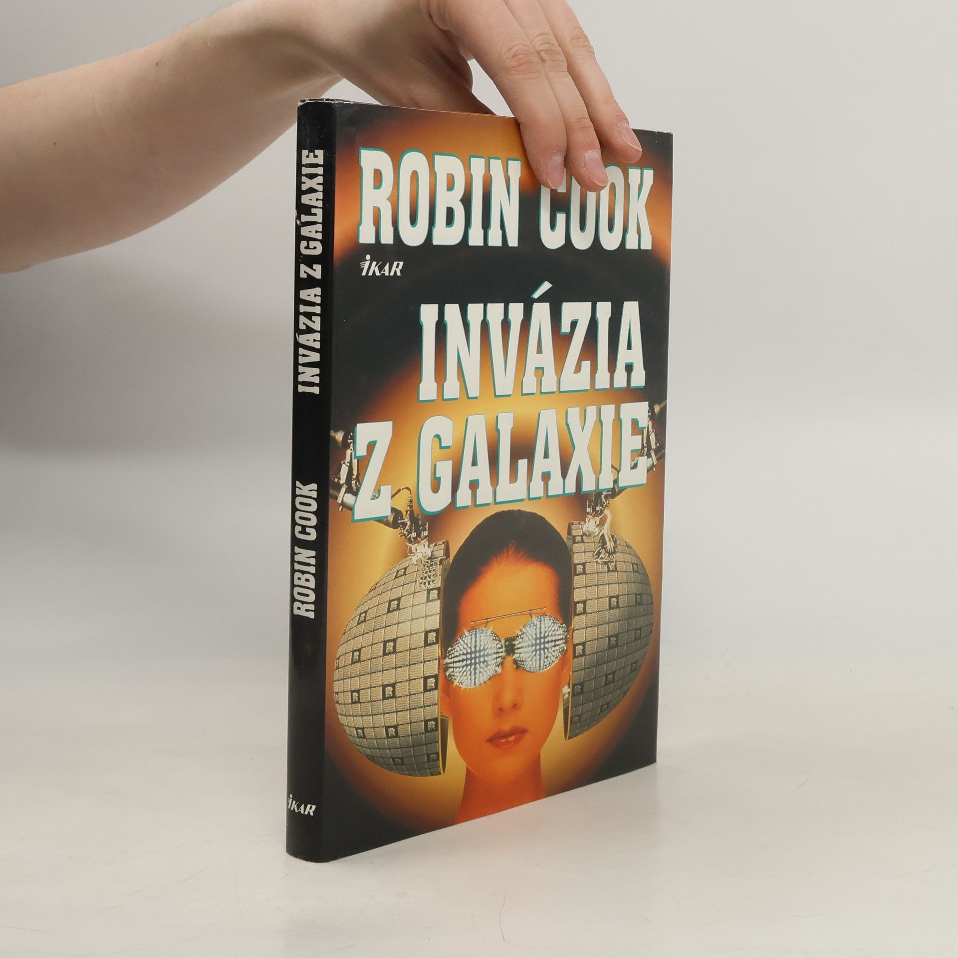 Robin Cook Invázia z galaxie