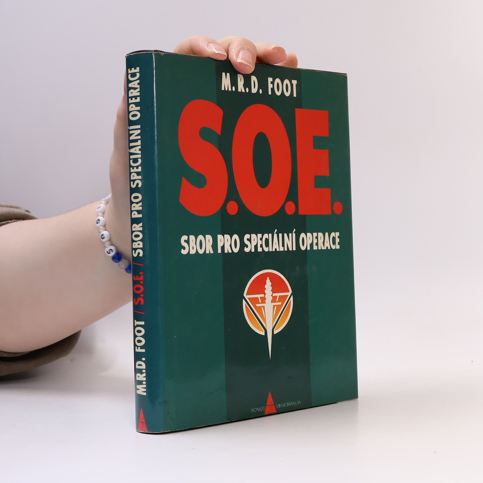 M. R. D. Michael Richard Daniel Foot SOE : stručná historie Útvaru zvláštních operací 1940-46