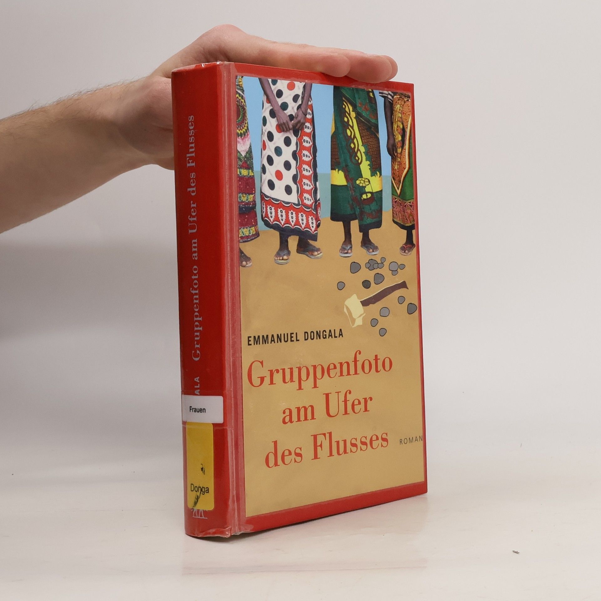 Emmanuel B. Dongala Gruppenfoto am Ufer des Flusses