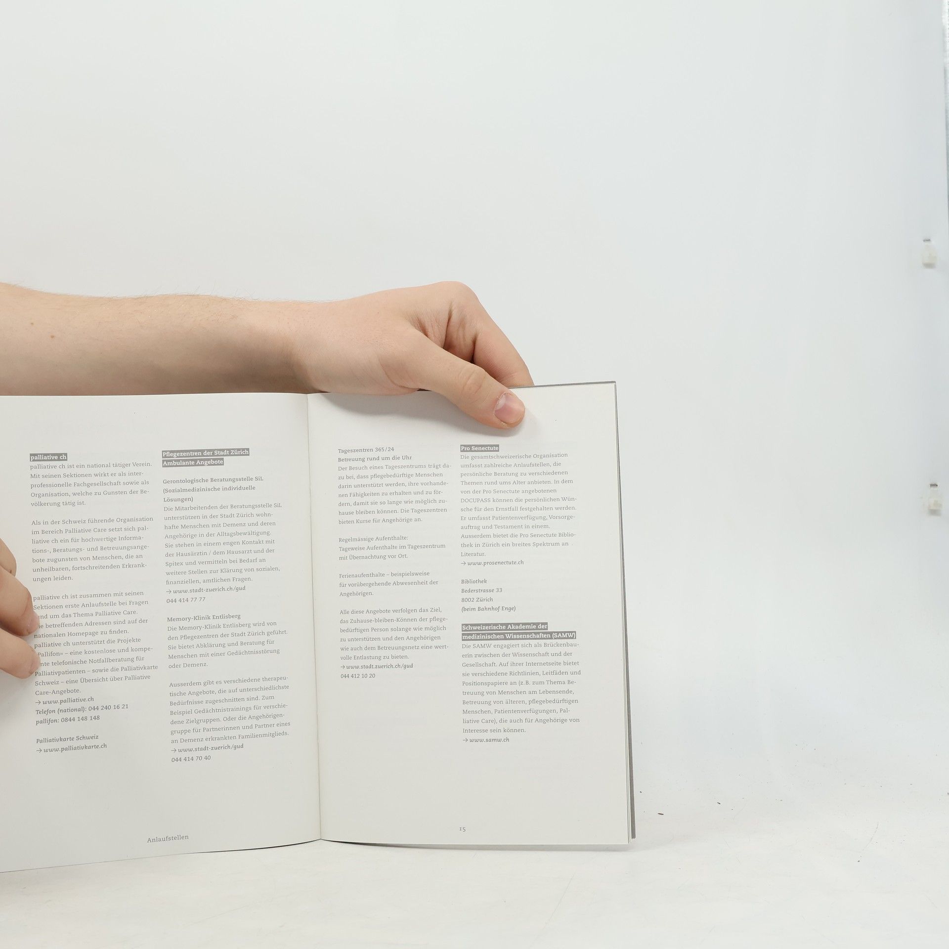 Autores varios Hintergrundinformationen