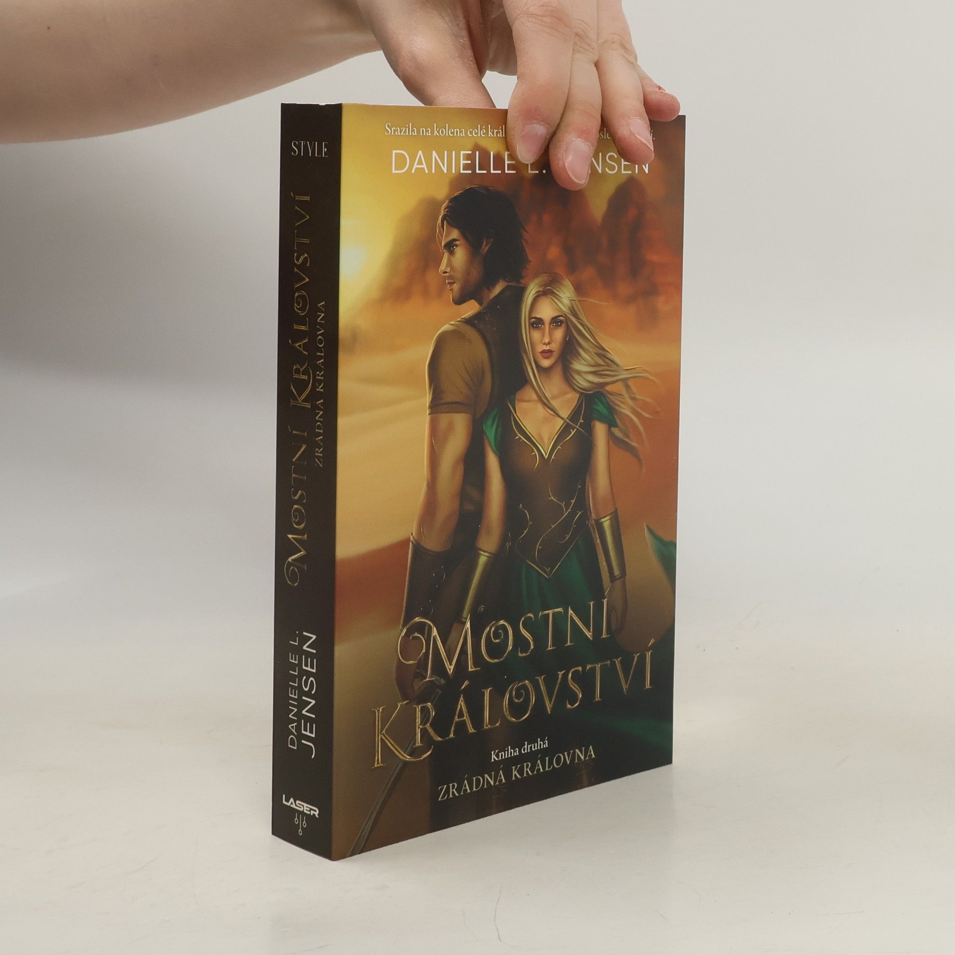 Danielle L. Jensen Zrádná královna