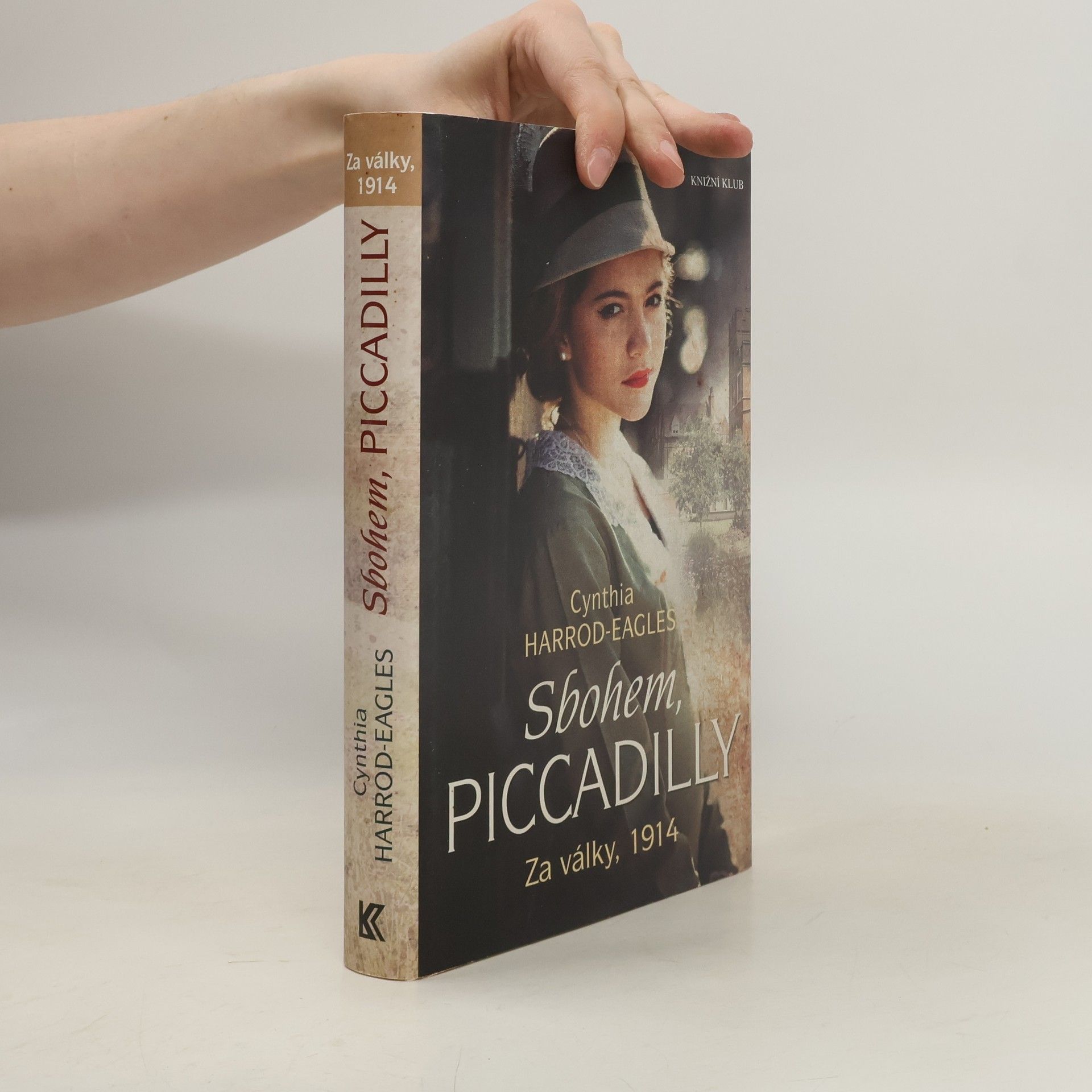 Cynthia Harrod-Eagles Sbohem, Piccadilly. Za války, 1914. Za války 1