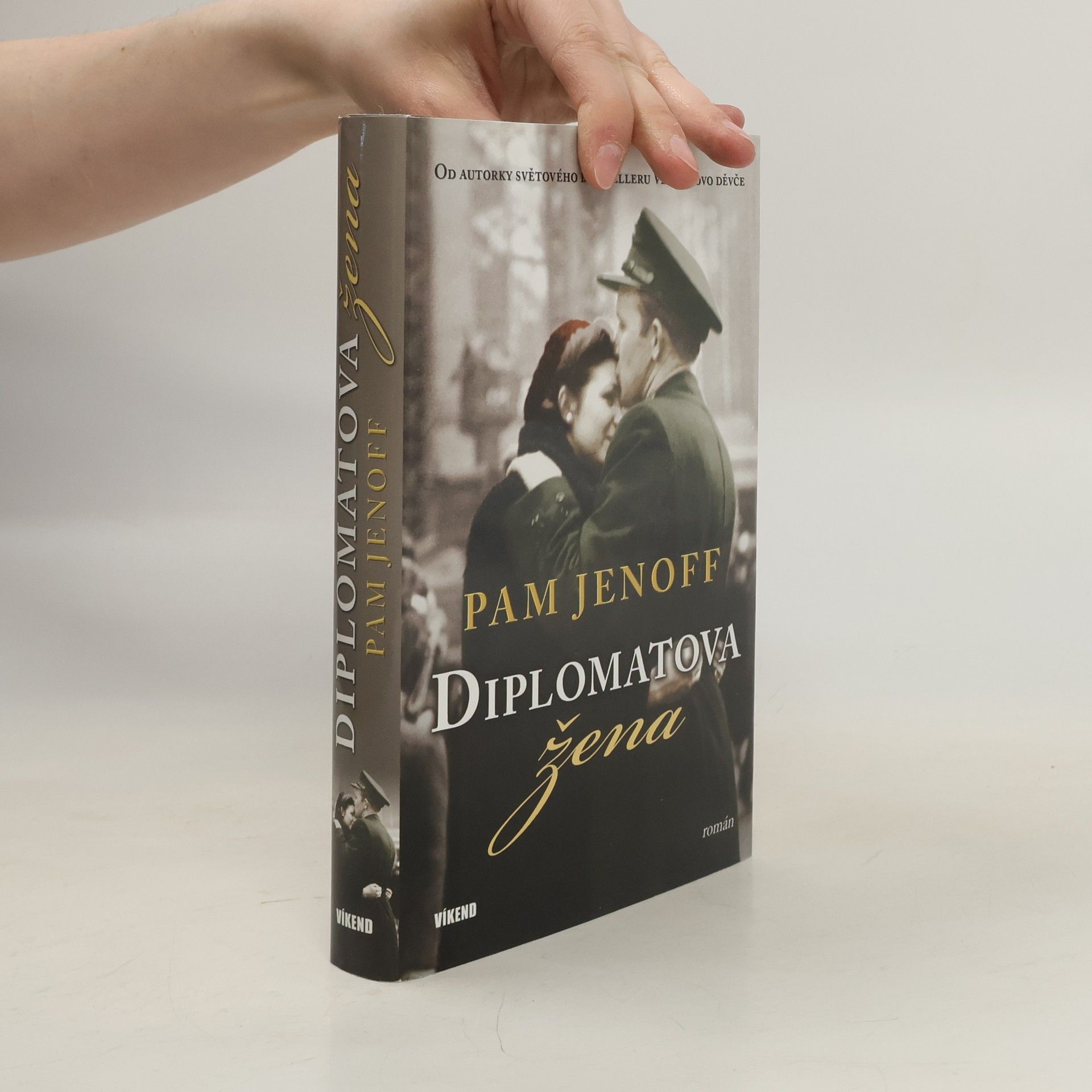 Pam Jenoff Diplomatova žena