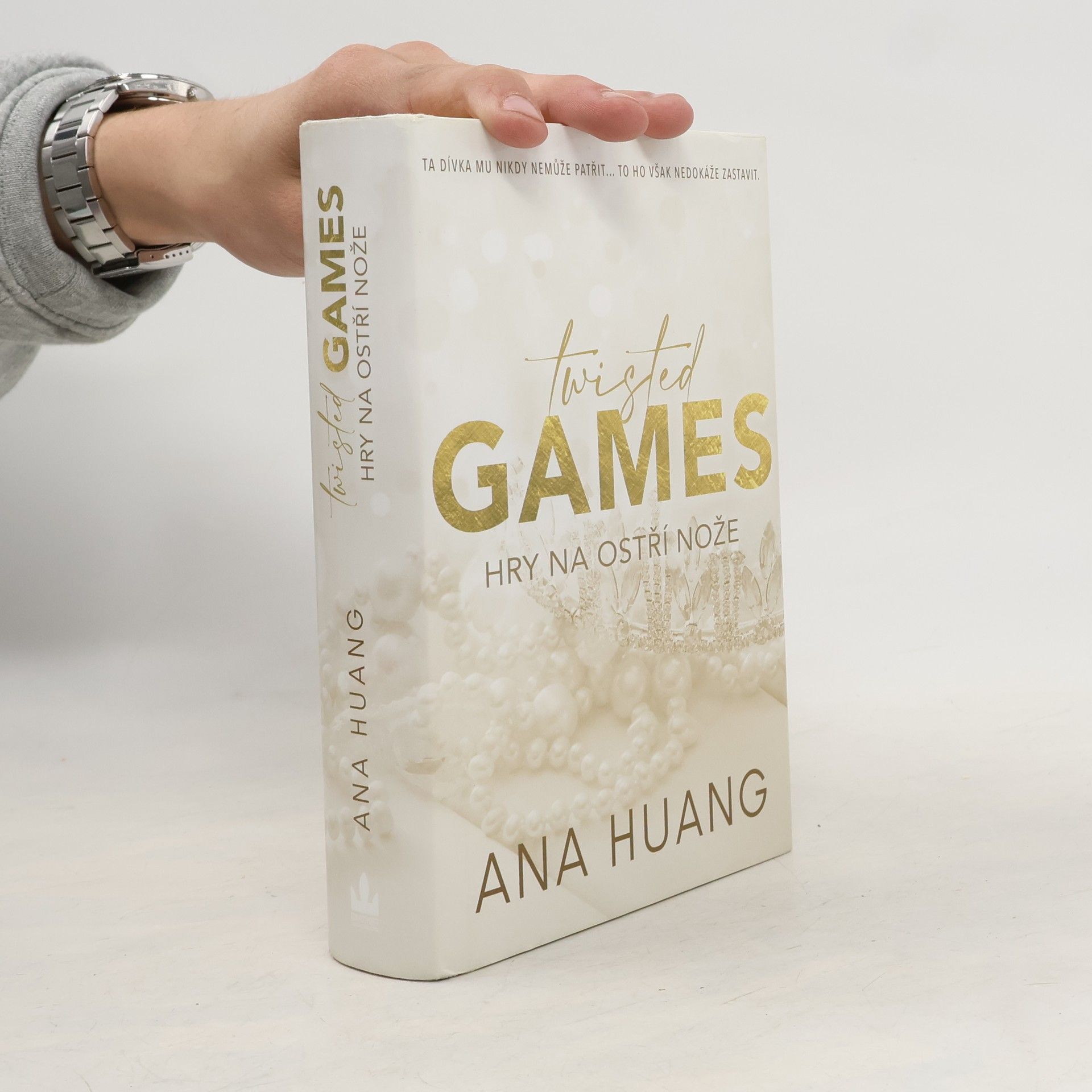 Ana Huang Twisted Games. Hry na ostří nože