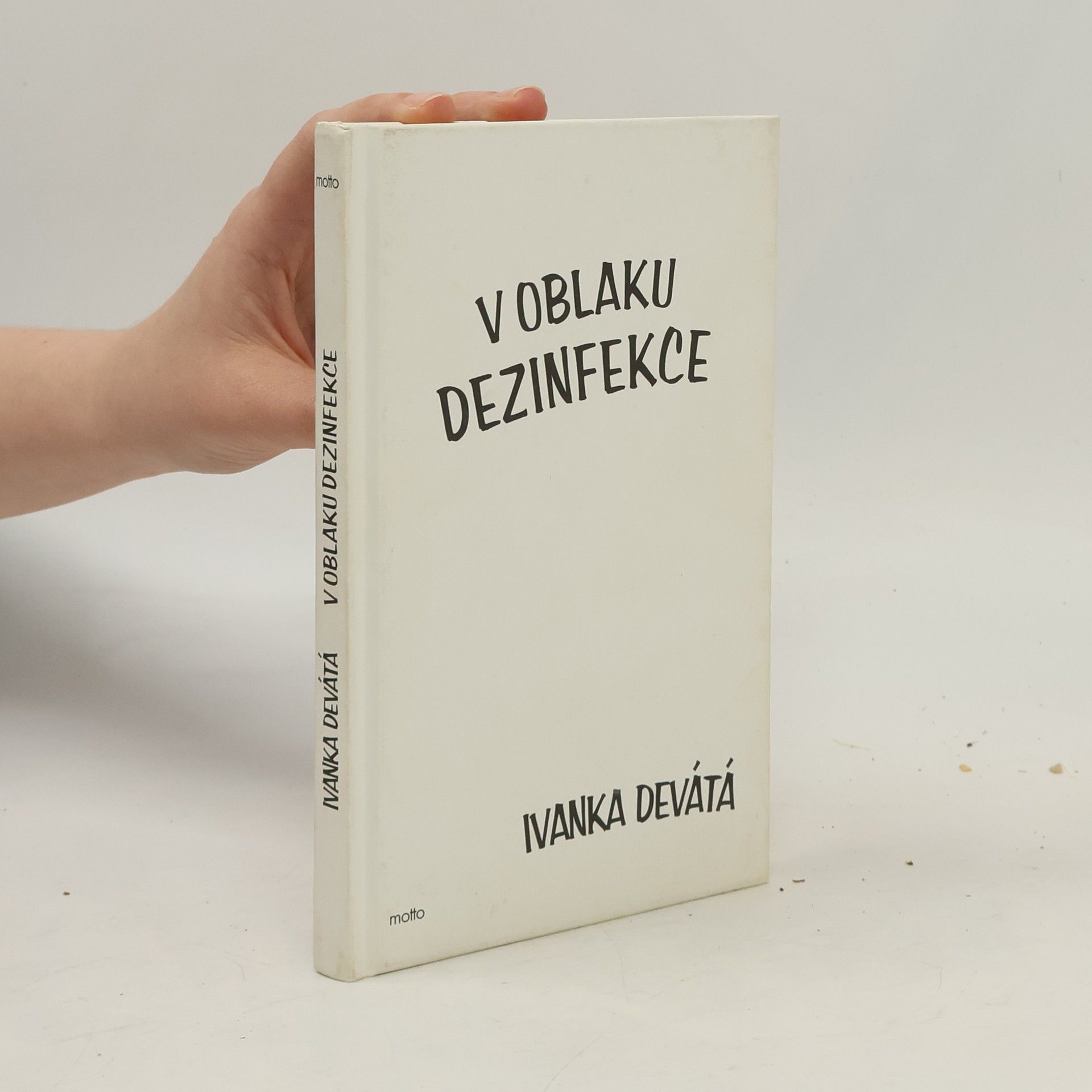 Ivanka Devátá V oblaku dezinfekce