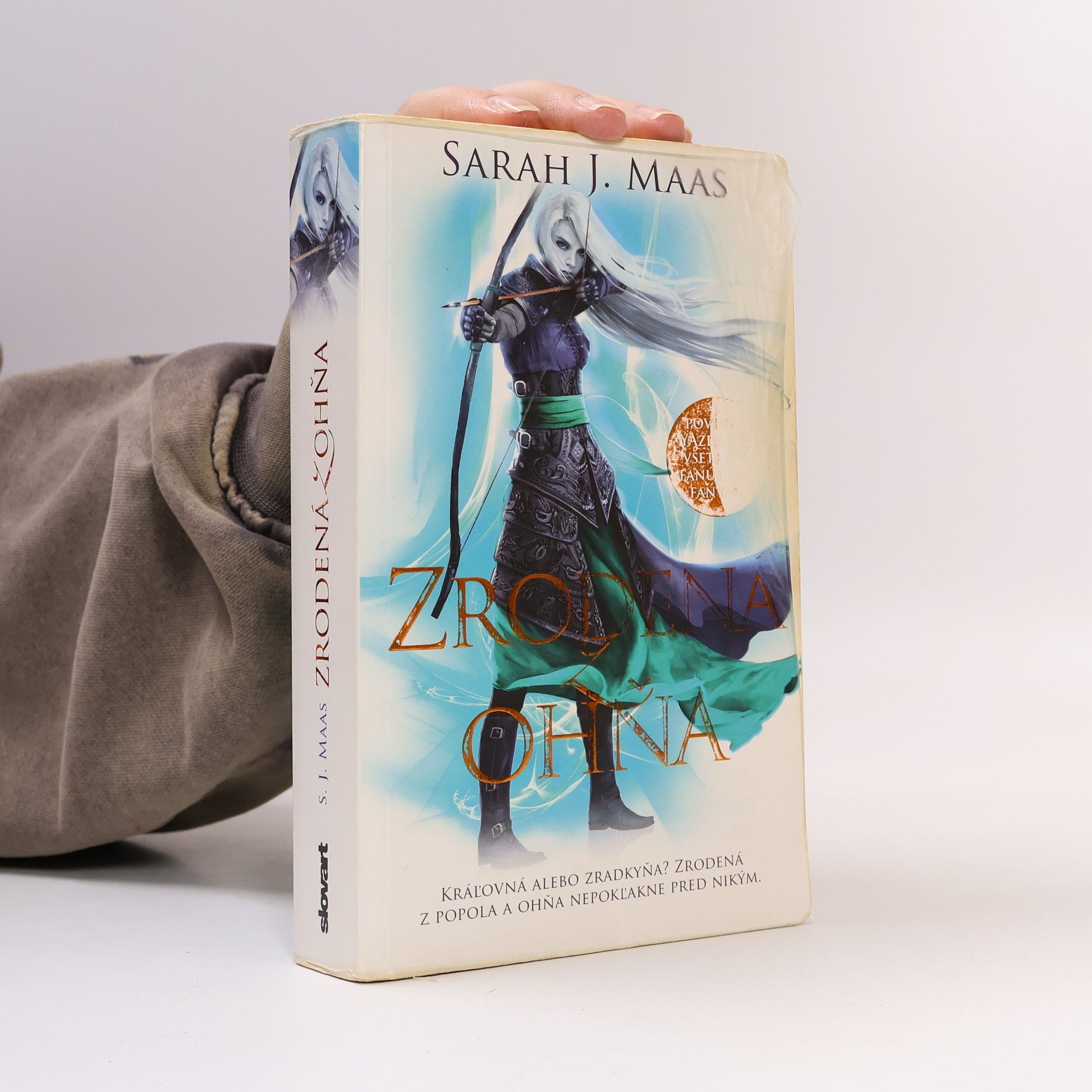 Sarah J. Maas Zrodená z ohňa