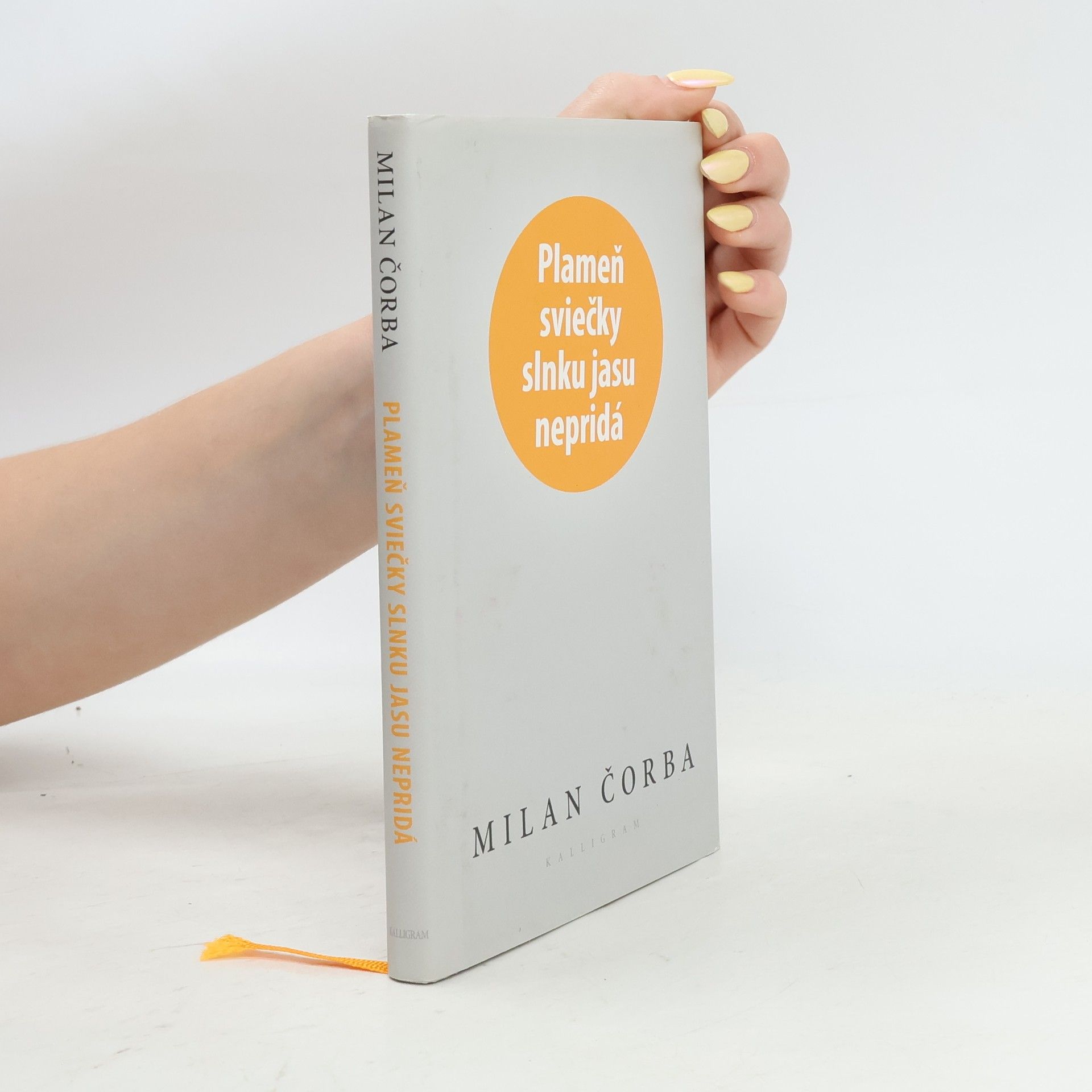 Plameň sviečky slnku jasu nepridá