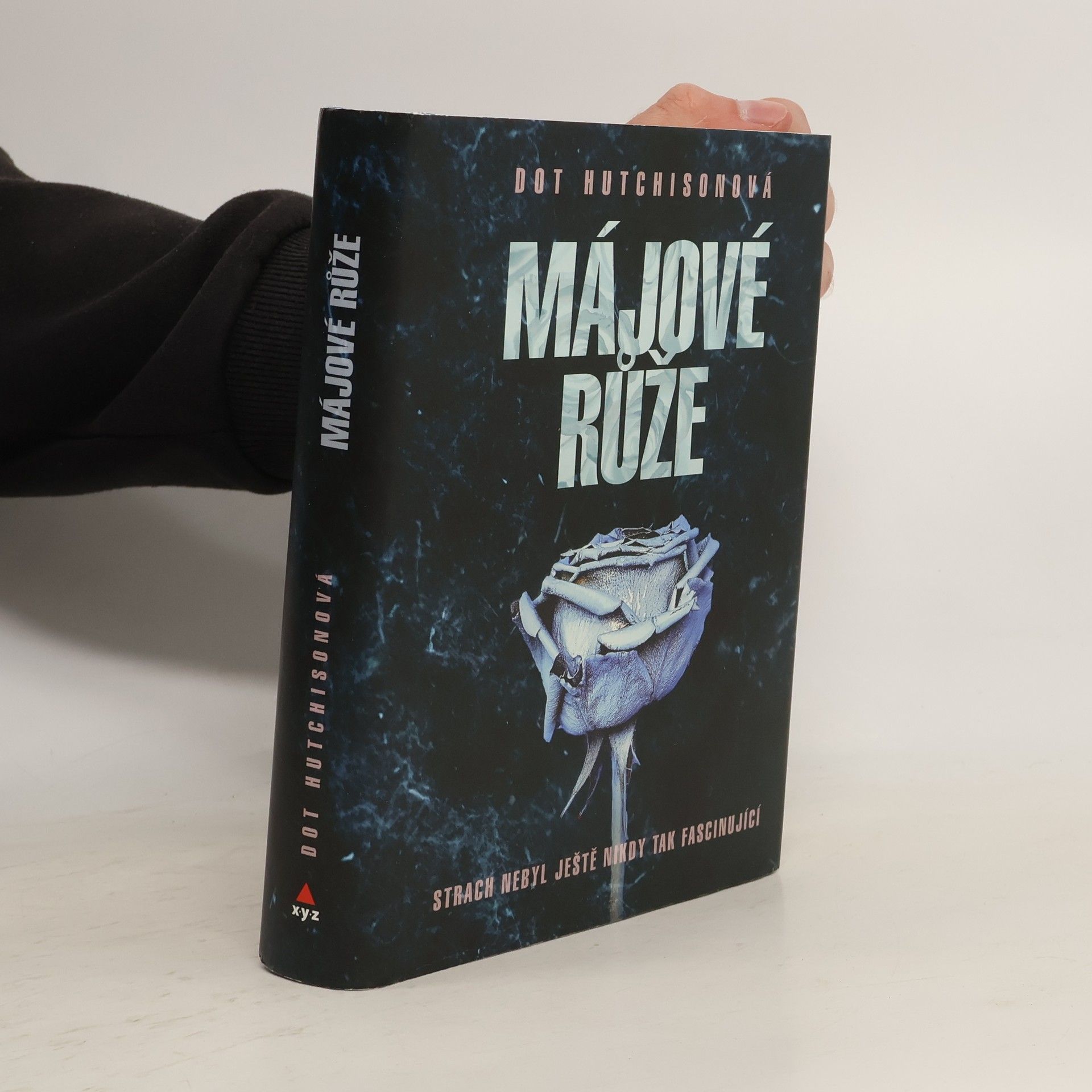 Dot Hutchison Májové růže