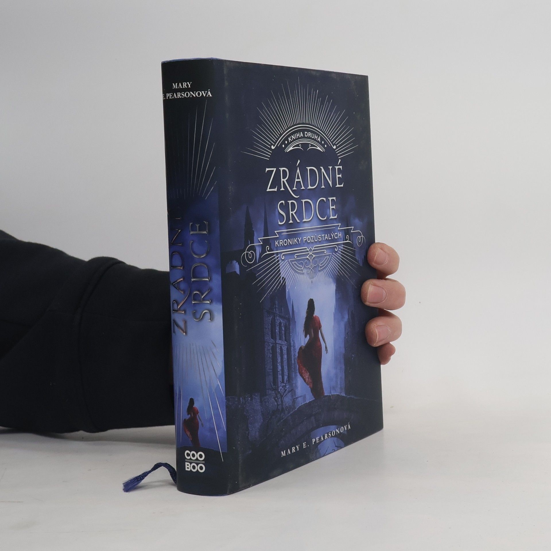 Mary E. Pearson Zrádné srdce. Kroniky pozůstalých. Kniha druhá