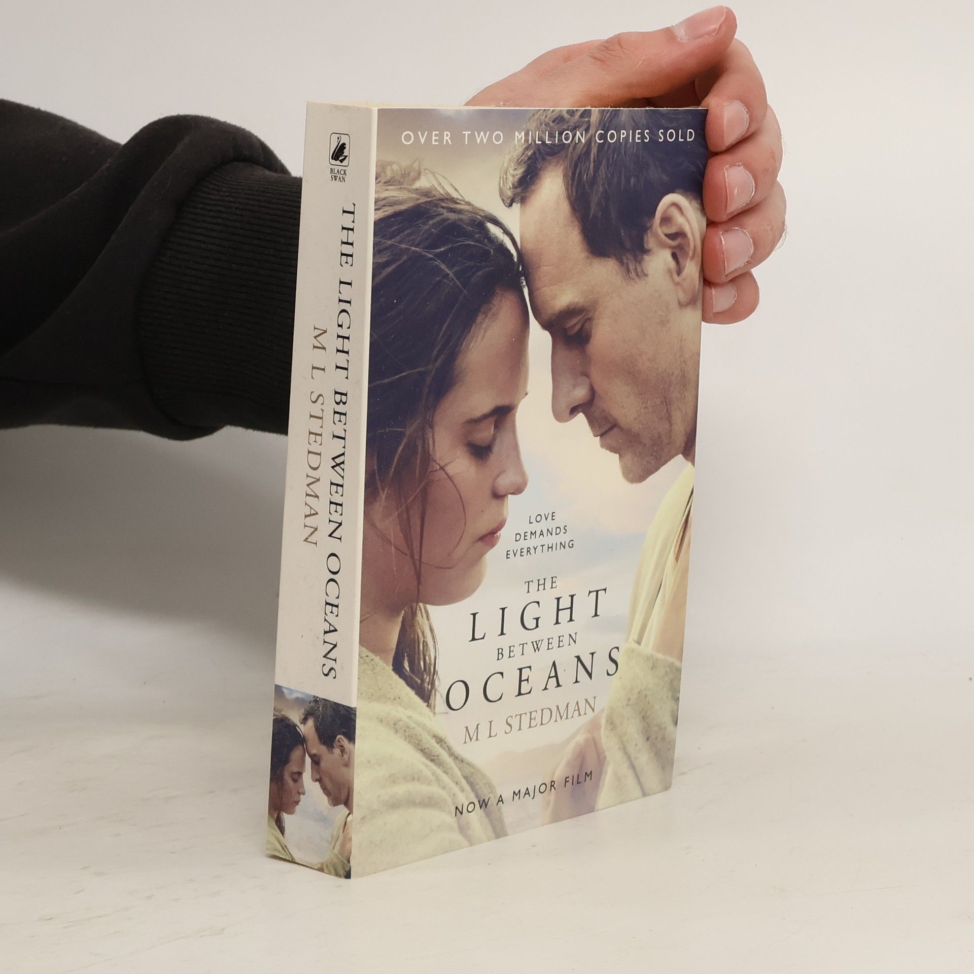 M. L. Stedman The Light Between Oceans