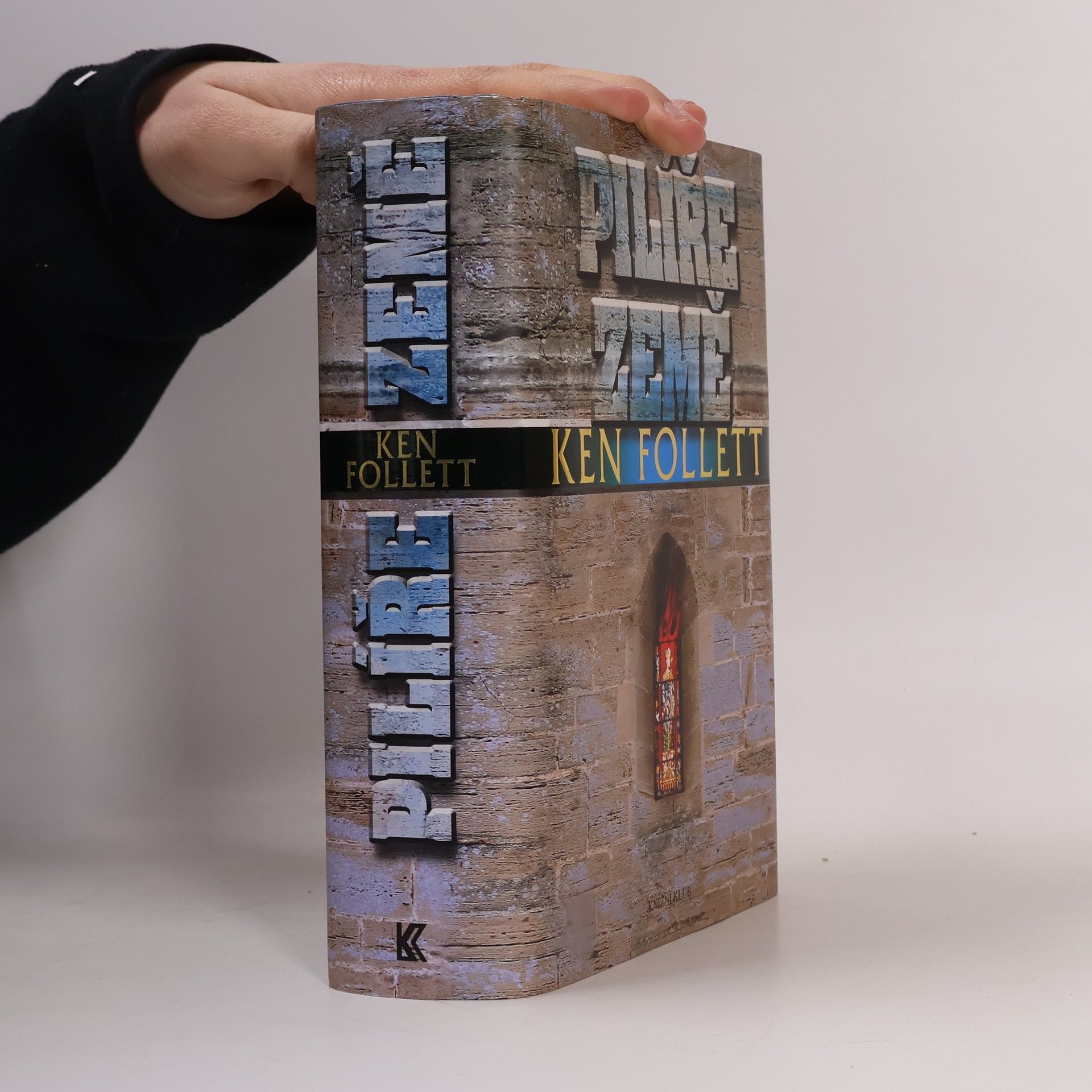 Ken Follett Pilíře země