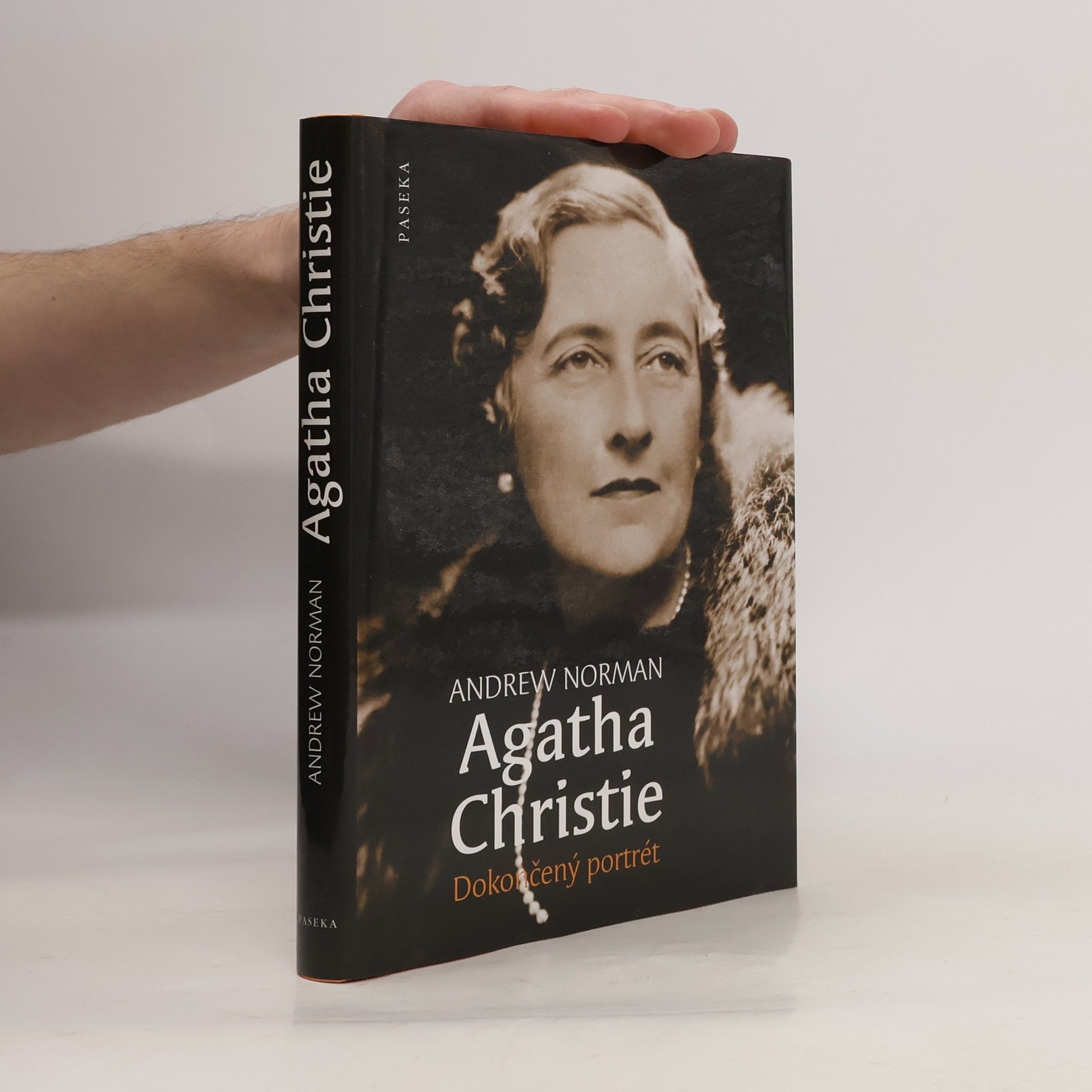 Andrew Norman Agatha Christie. Dokončený portrét