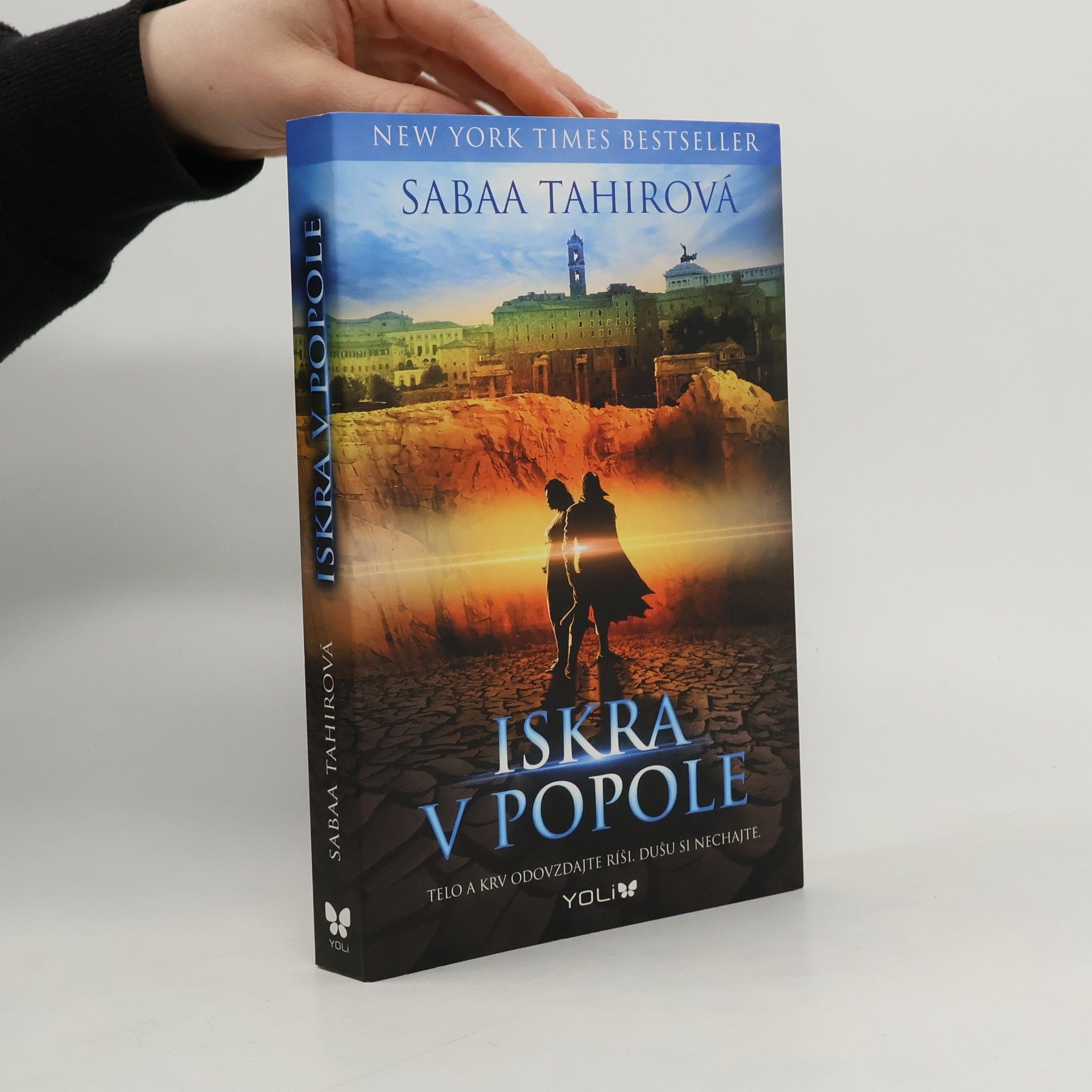 Sabaa Tahir Iskra v popole