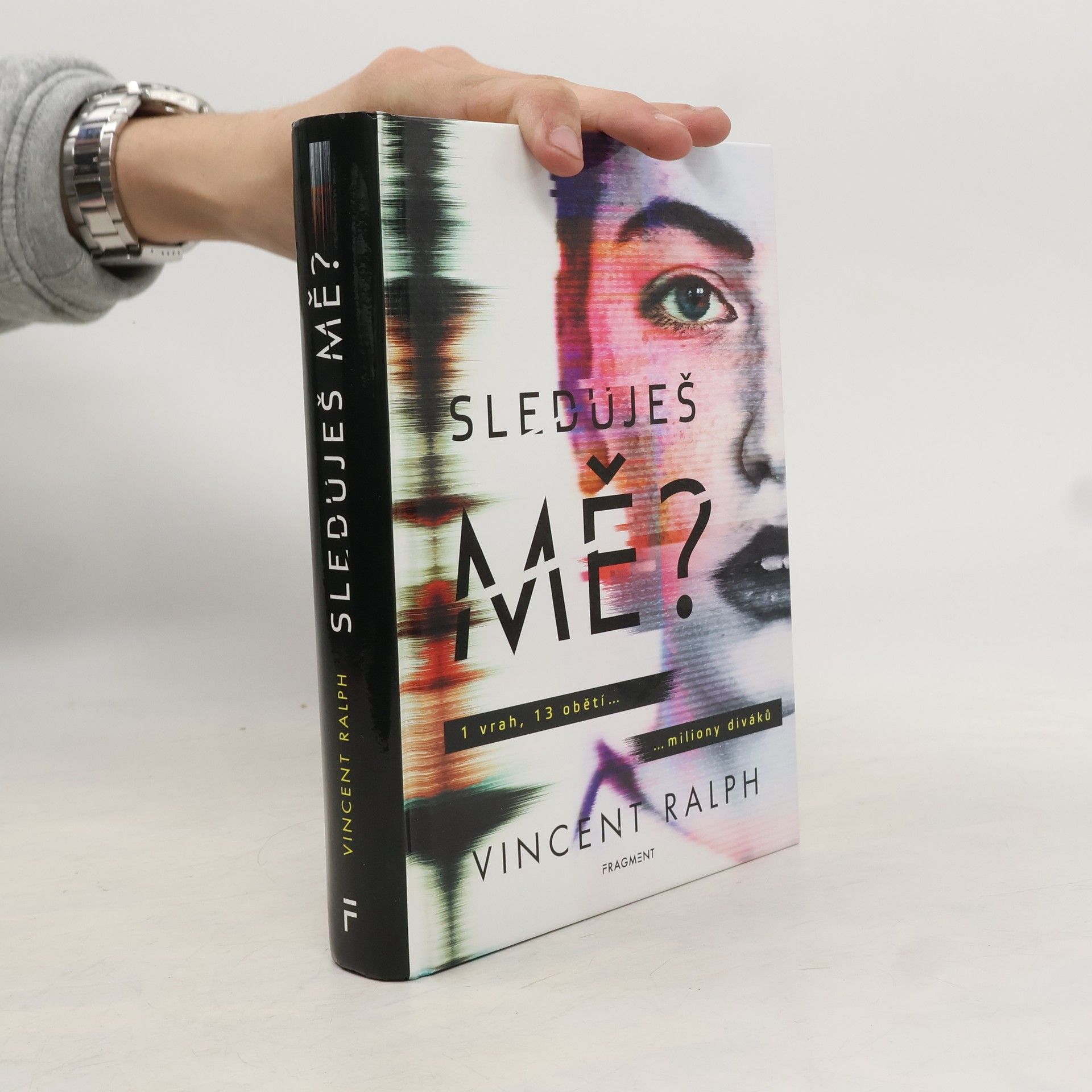 Vincent Ralph Sleduješ mě?
