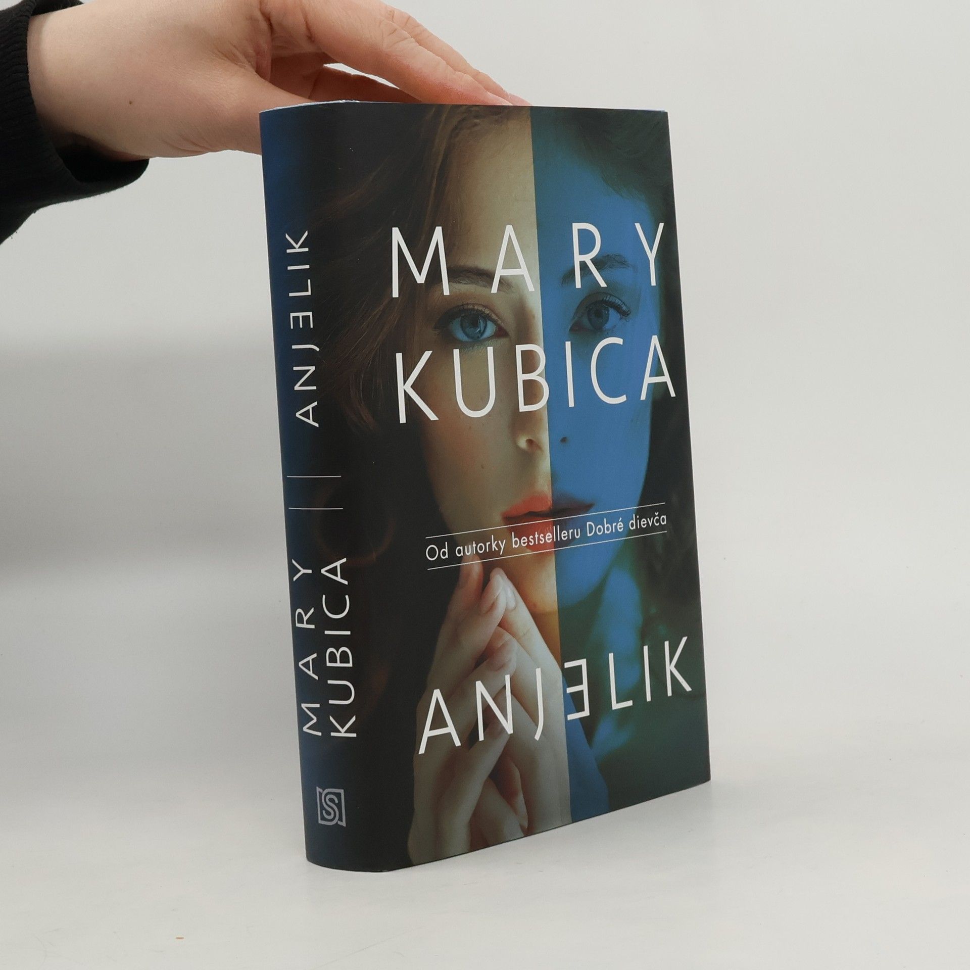 Mary Kubica Anjelik