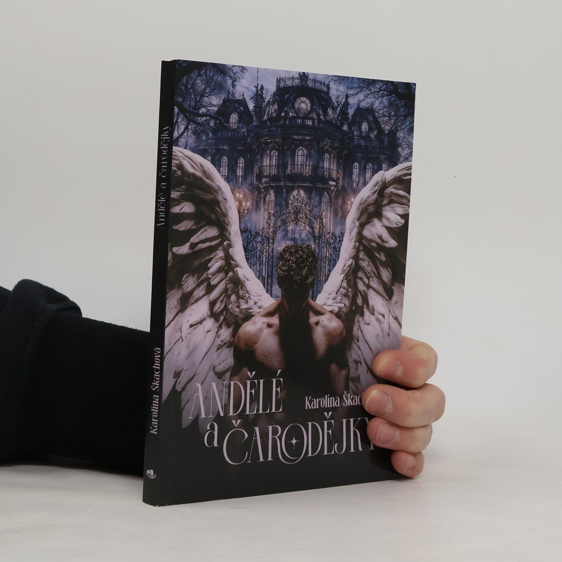 Karolína Škachová Andělé a čarodějky