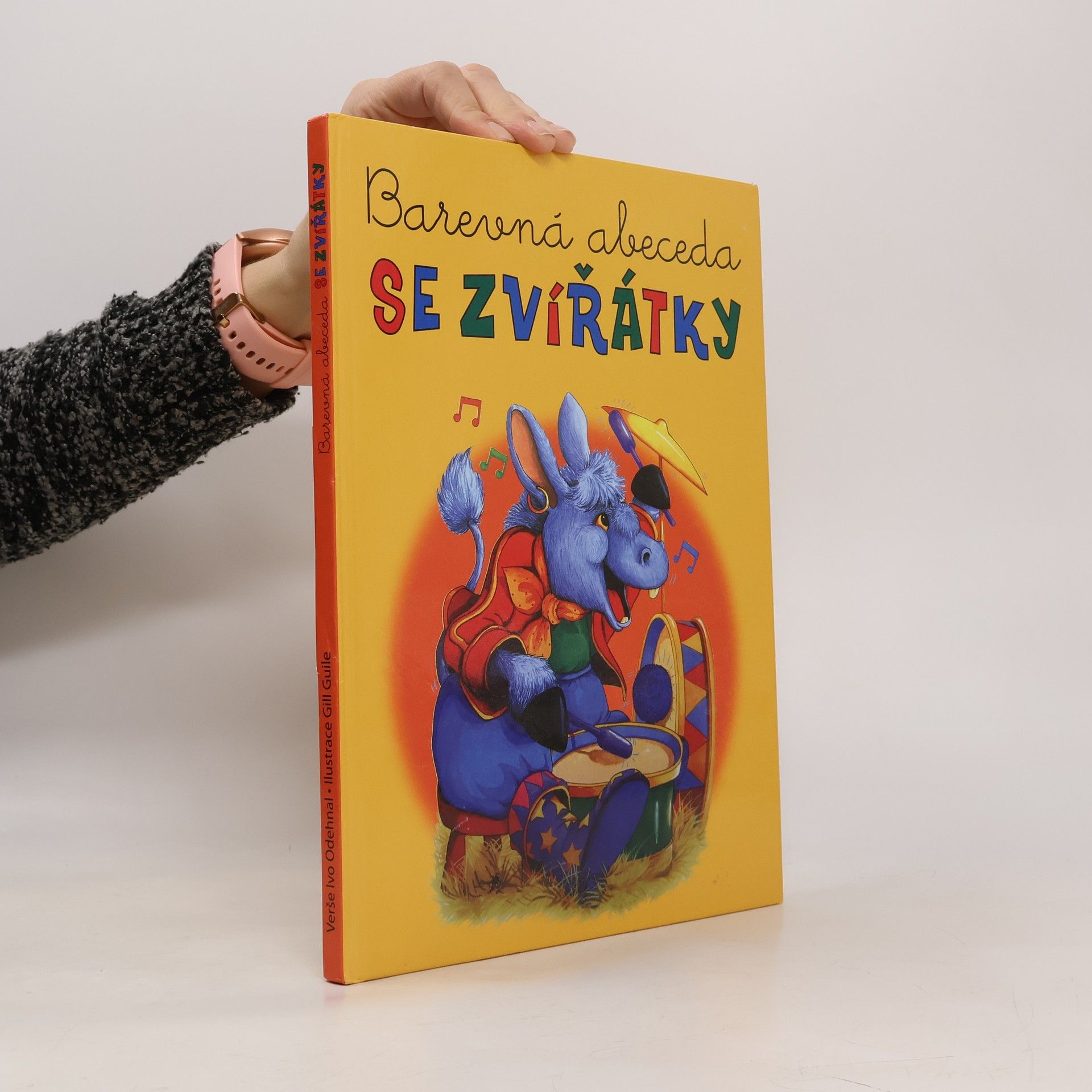 Barevná abeceda se zvířátky