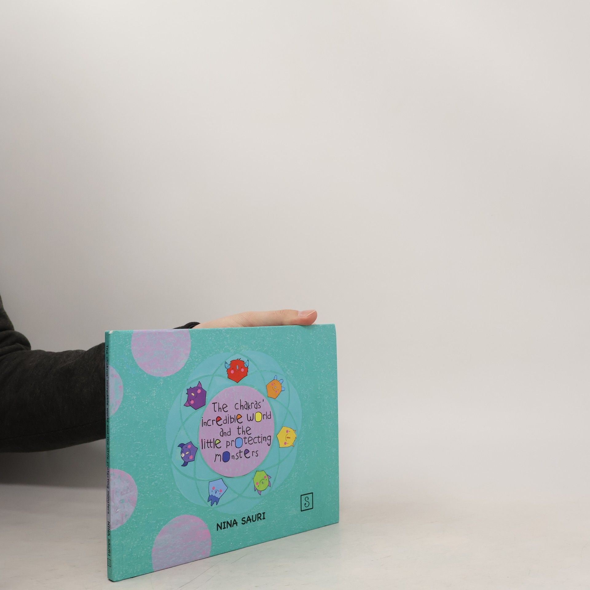 Nina Sauri  The Chakras' incredible world and the little protecting