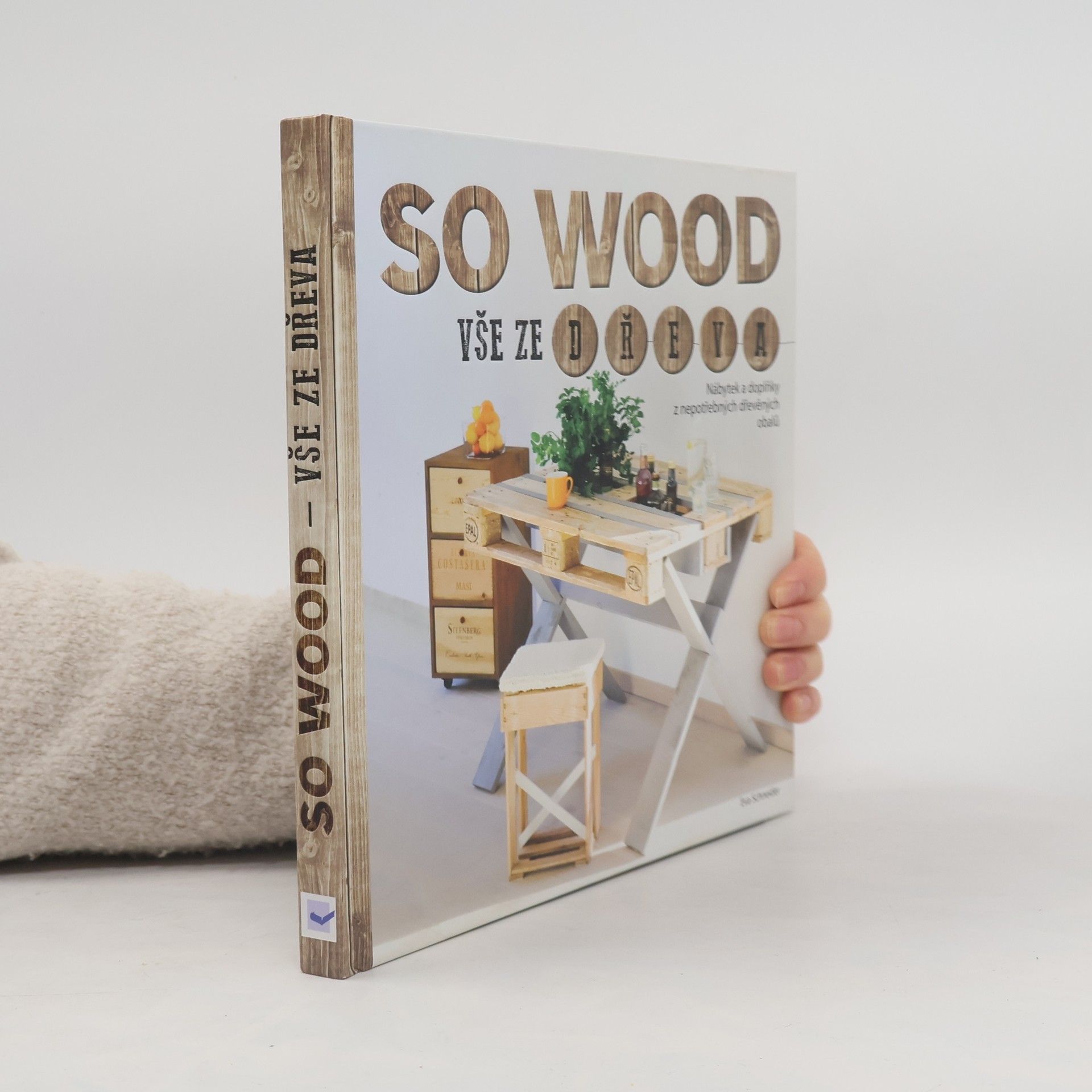 Eva Schneiderová So wood: Vše ze dřeva: Nábytek a doplňky z nepotřebných dřevěných obalů