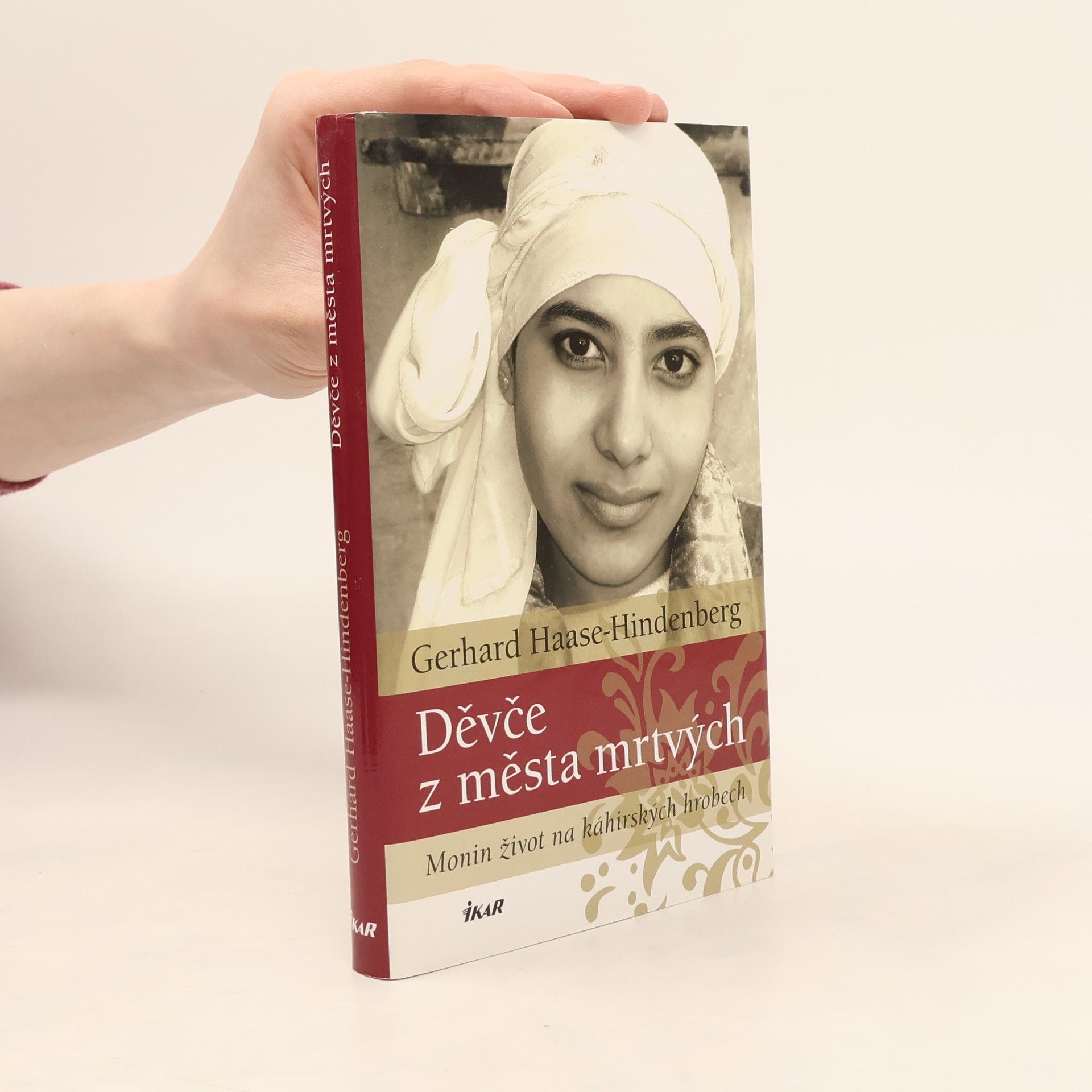 Gerhard Haase-Hindenberg Děvče z města mrtvých : Monin život na káhirských hrobech