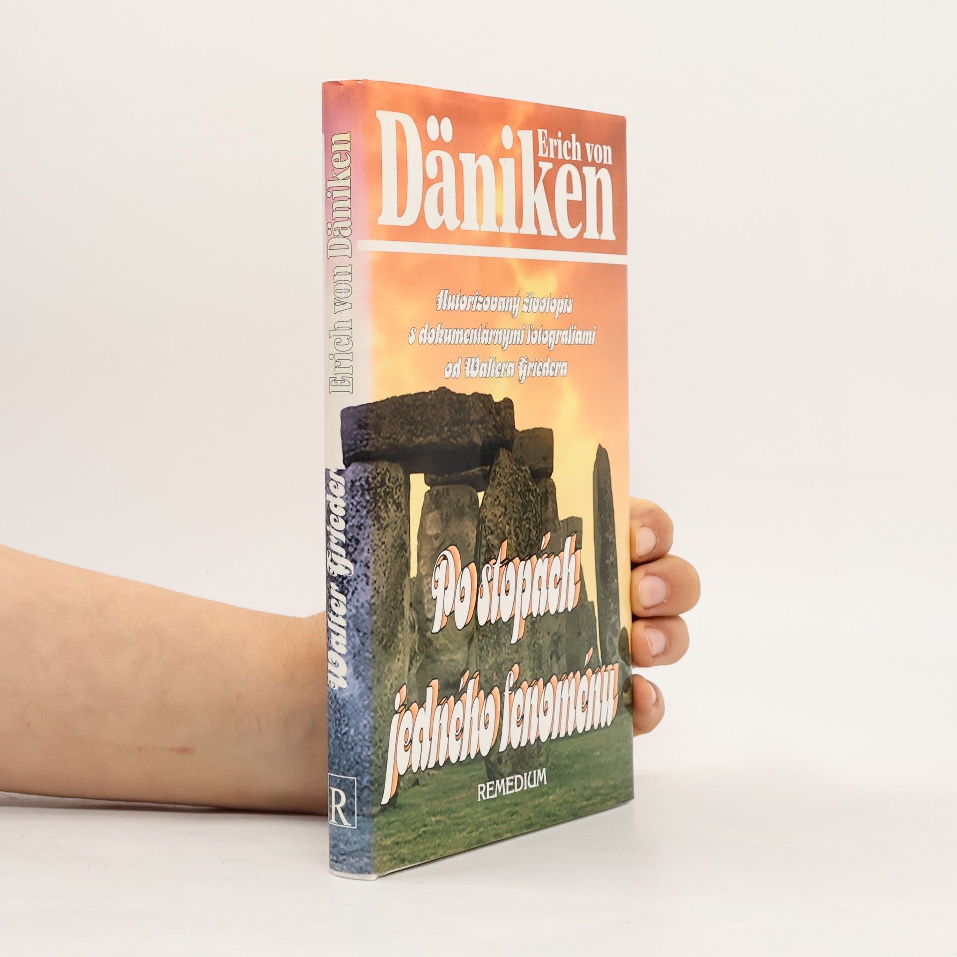 Erich von Däniken Po stopách jedného fenoménu