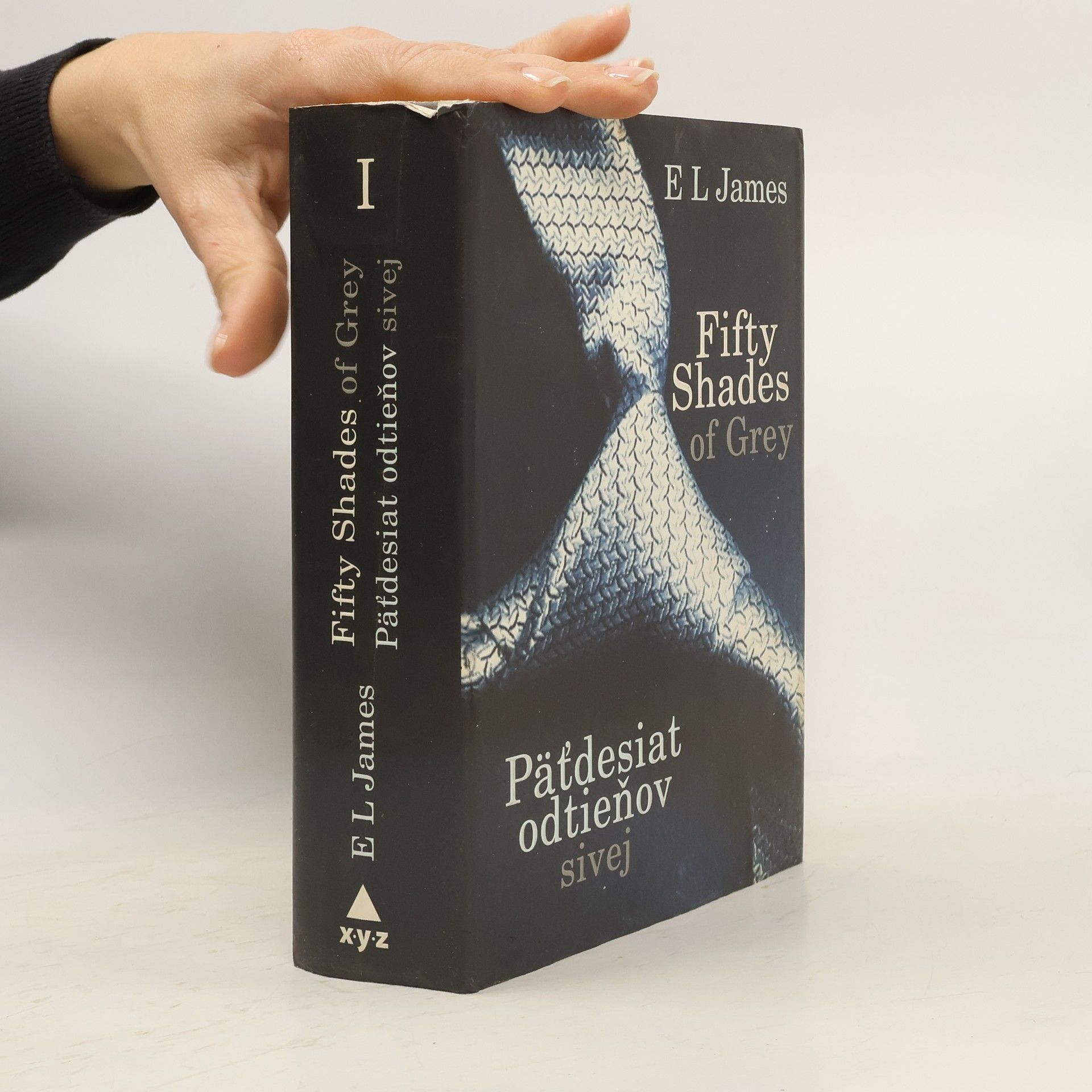 E. L. James Päťdesiat odtieňov sivej