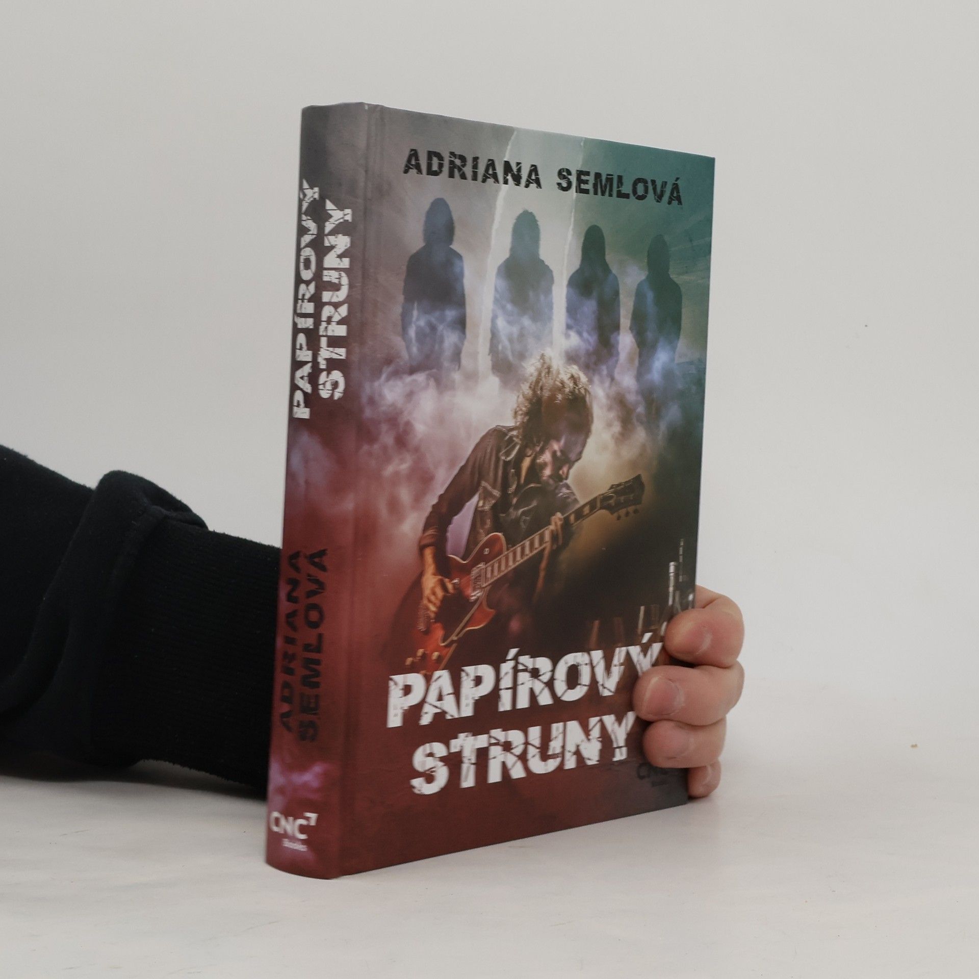 Adriana Semlová Papírový struny