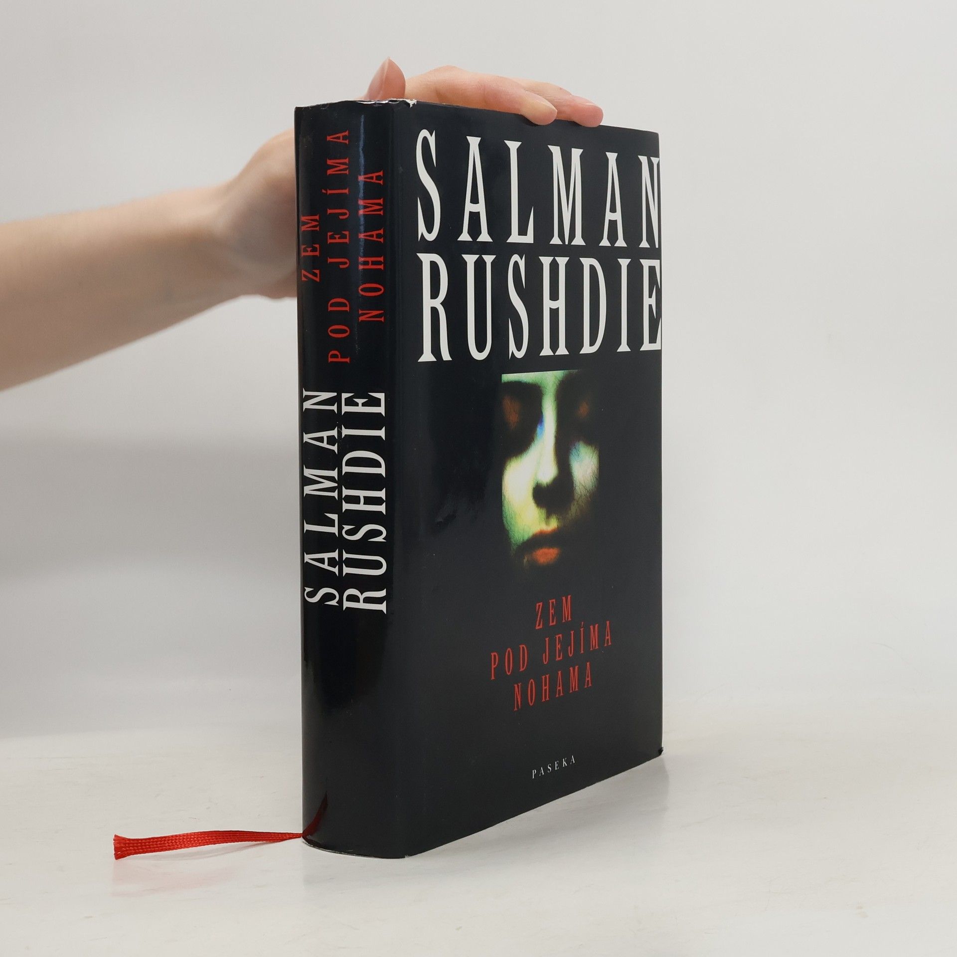 Salman Rushdie Zem pod jejíma nohama