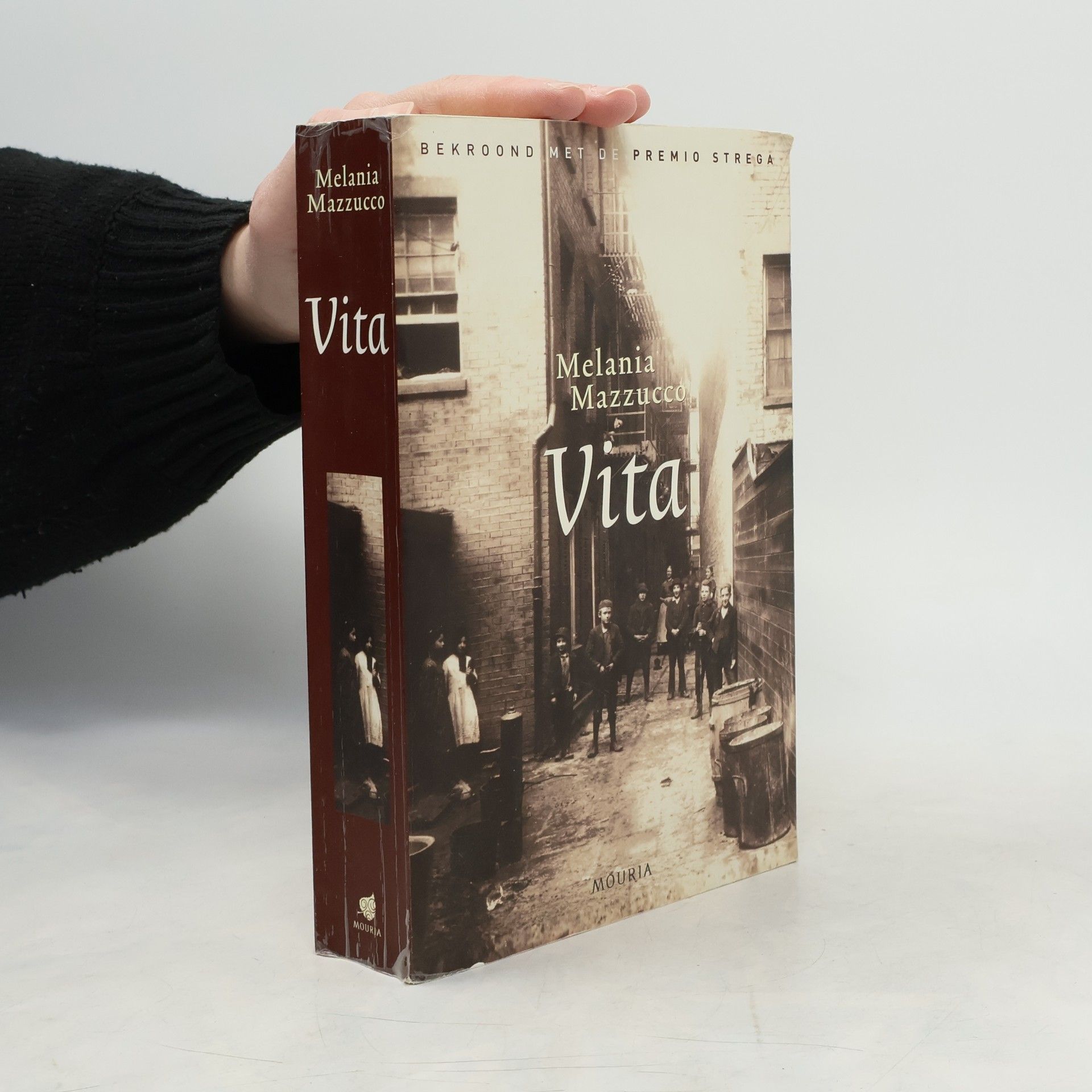 Melania Mazzucco Vita