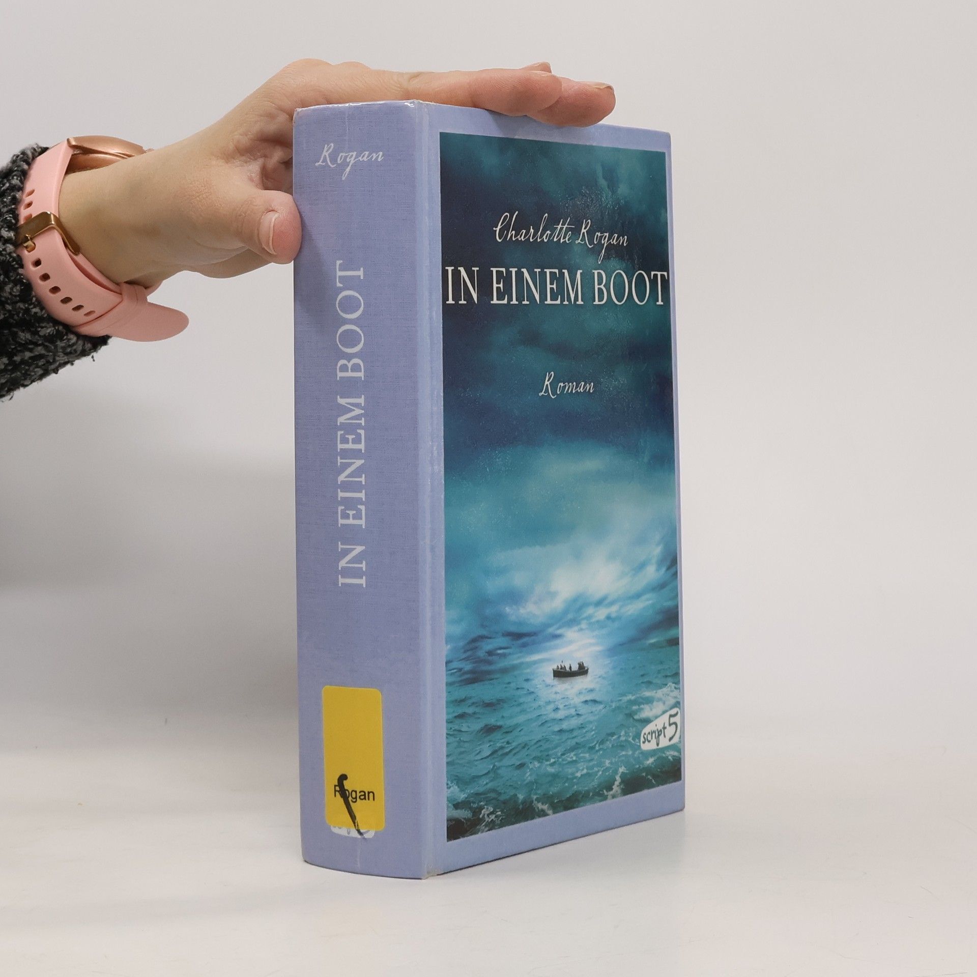 Charlotte Rogan In einem Boot