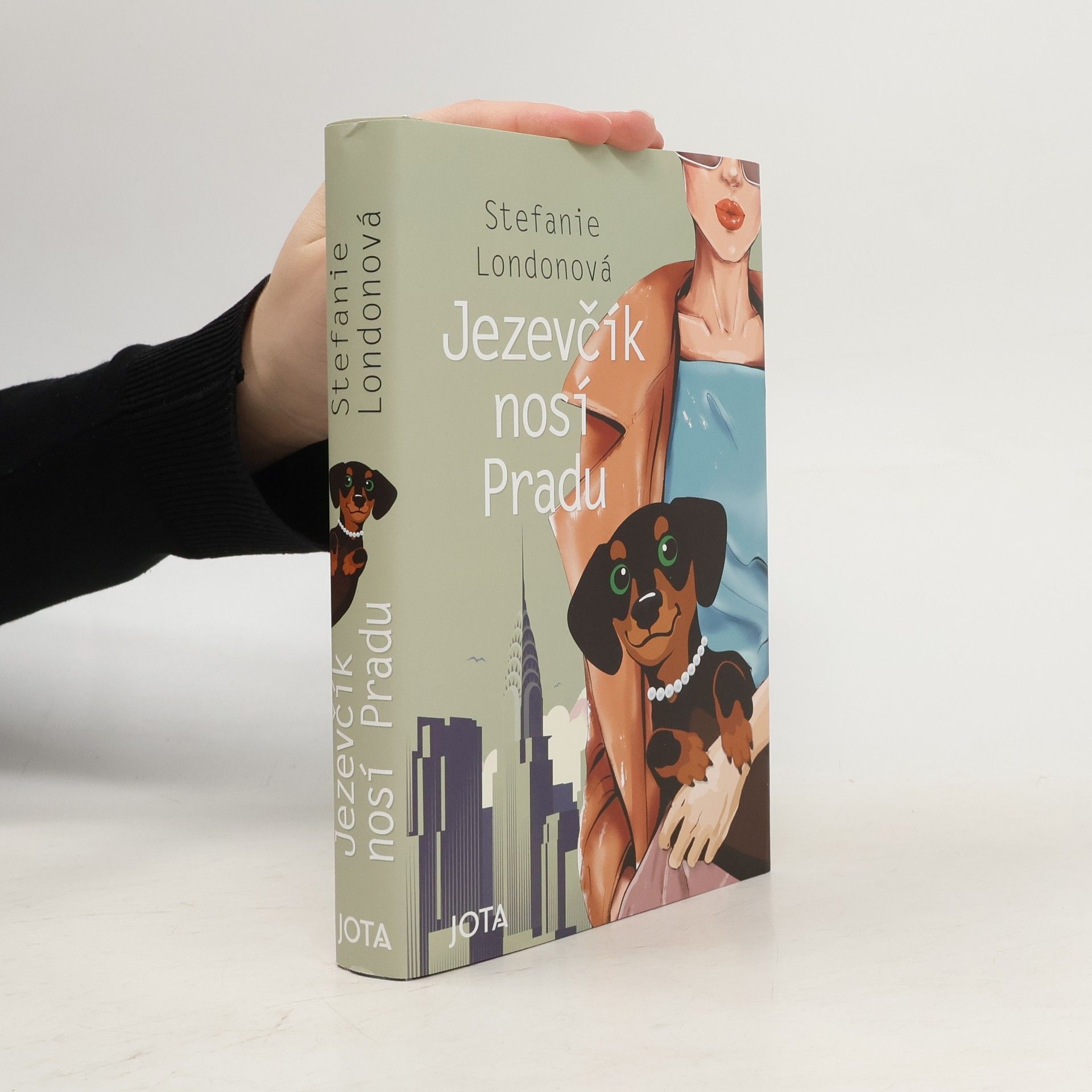 Stefanie London Jezevčík nosí Pradu