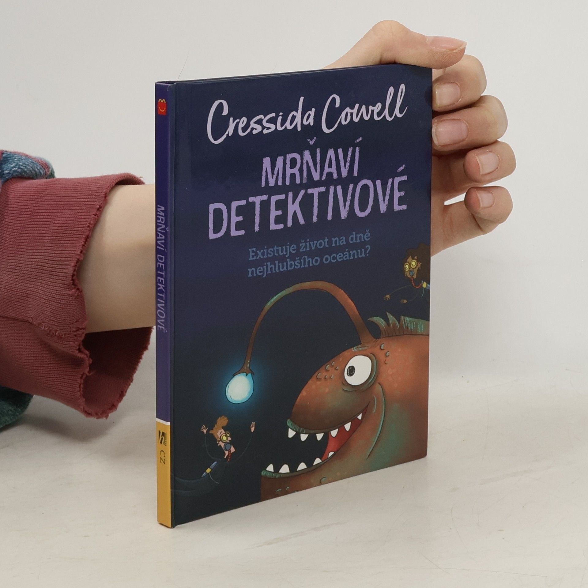 Cressida Cowell Mrňaví detektivové - Existuje život na dně oceánu?