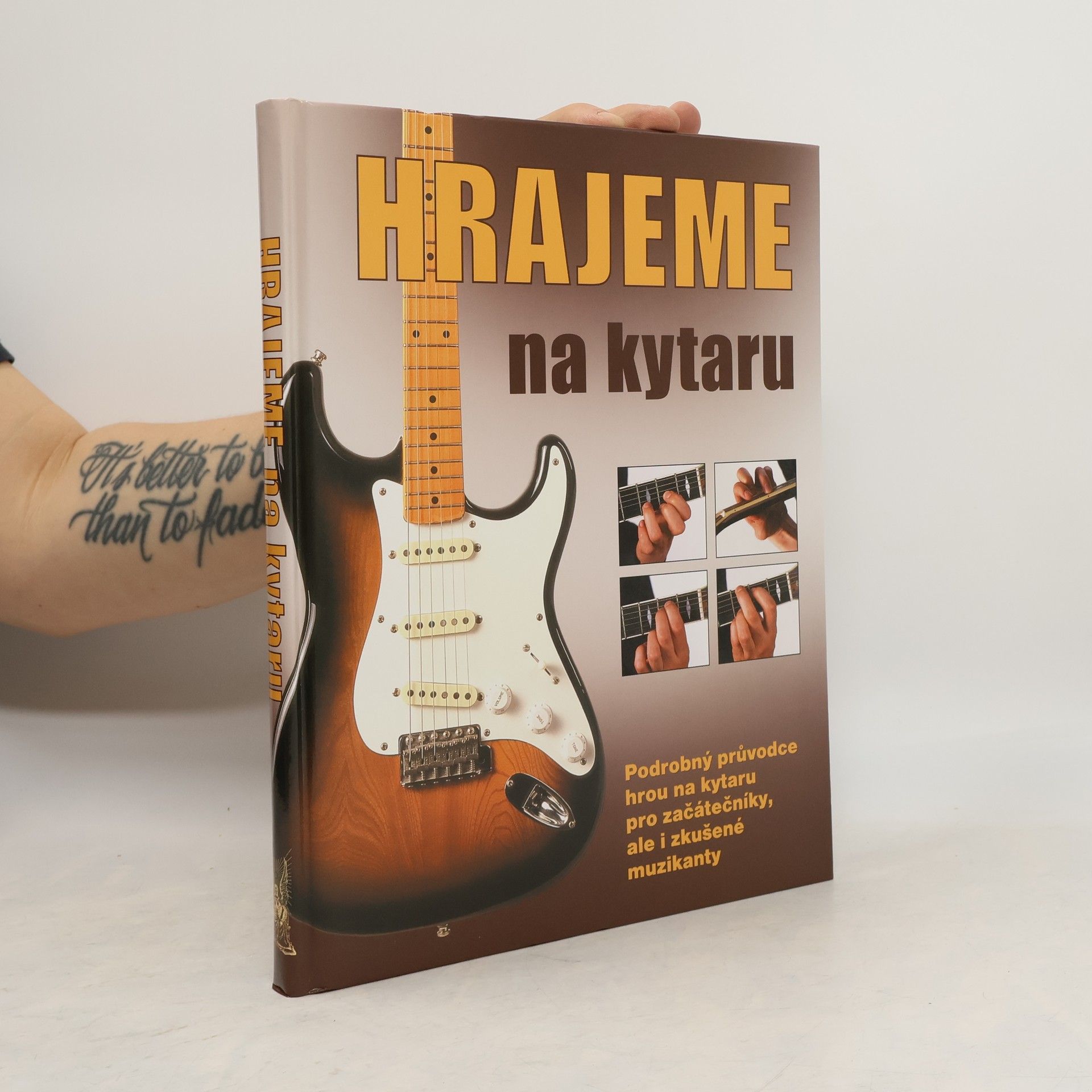 Pavel Dan Hrajeme na kytaru