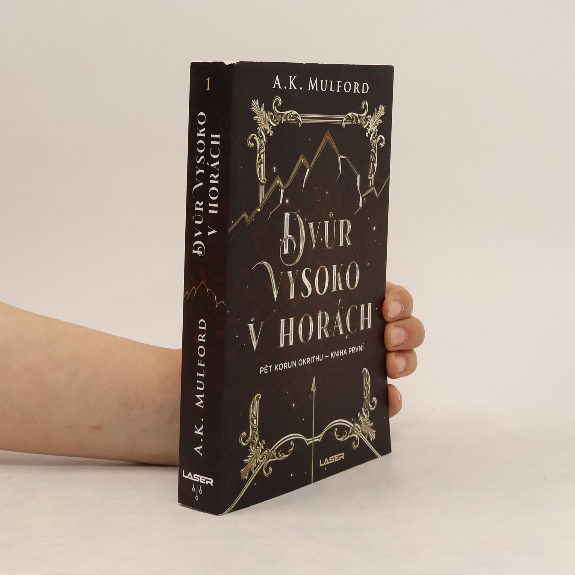 A. K. Mulford Dvůr vysoko v horách