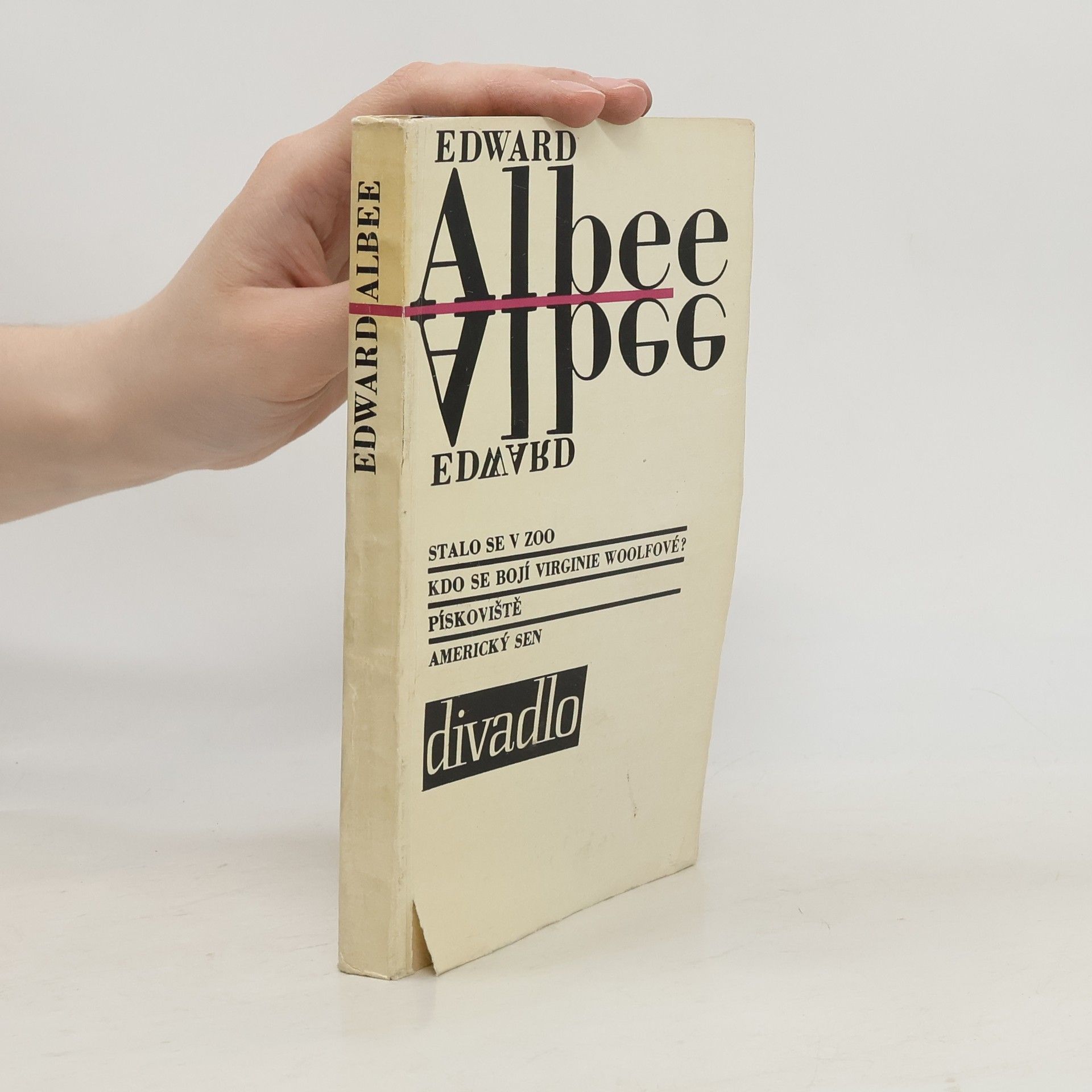 Edward Albee Hry: Stalo se v zoo. Kdo se bojí Virginie Woolfové? Pískoviště. Americký sen