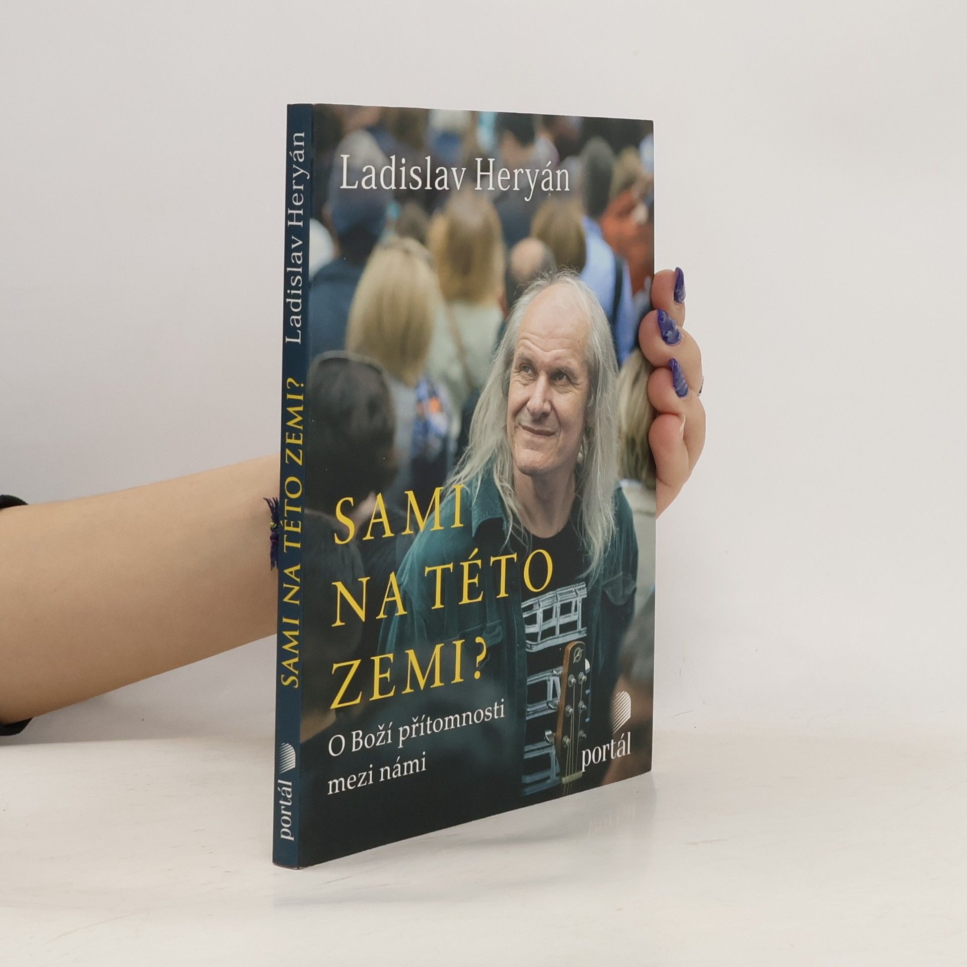 Sami na této zemi? O Boží přítomnosti mezi námi