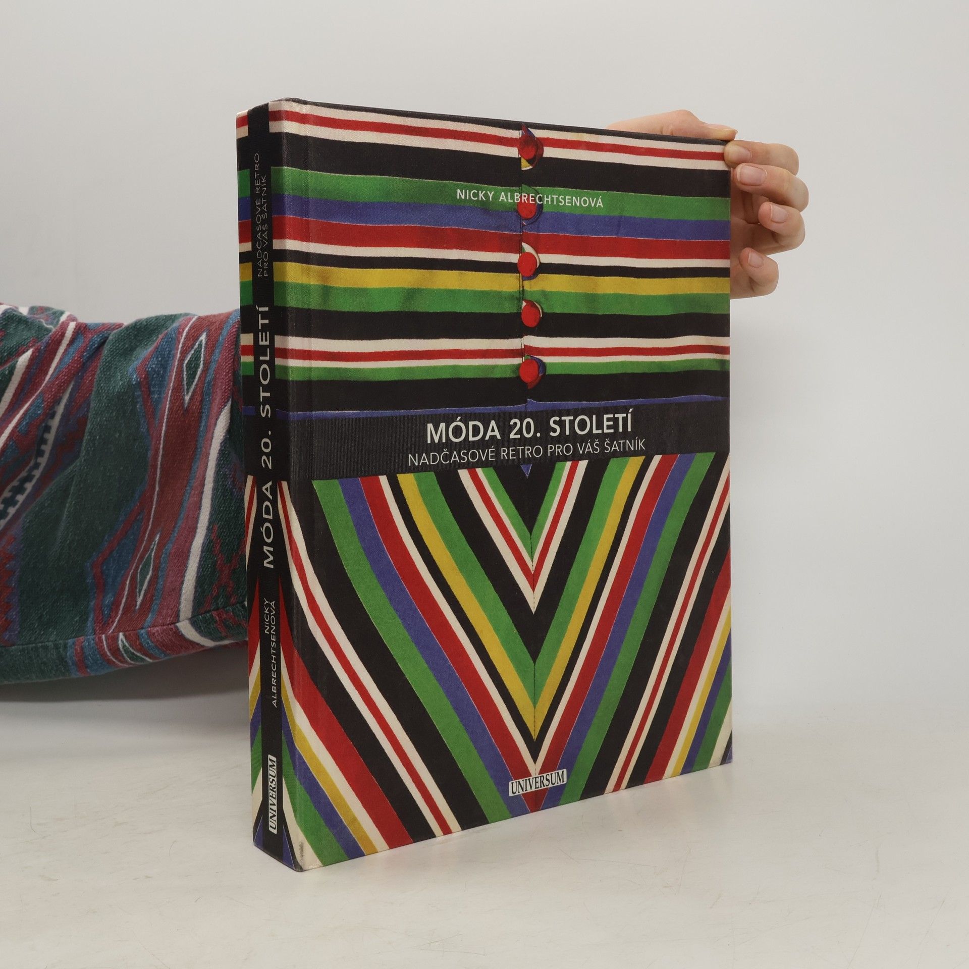 Nicky Albrechtsen Móda 20. století : nadčasové retro pro váš šatník