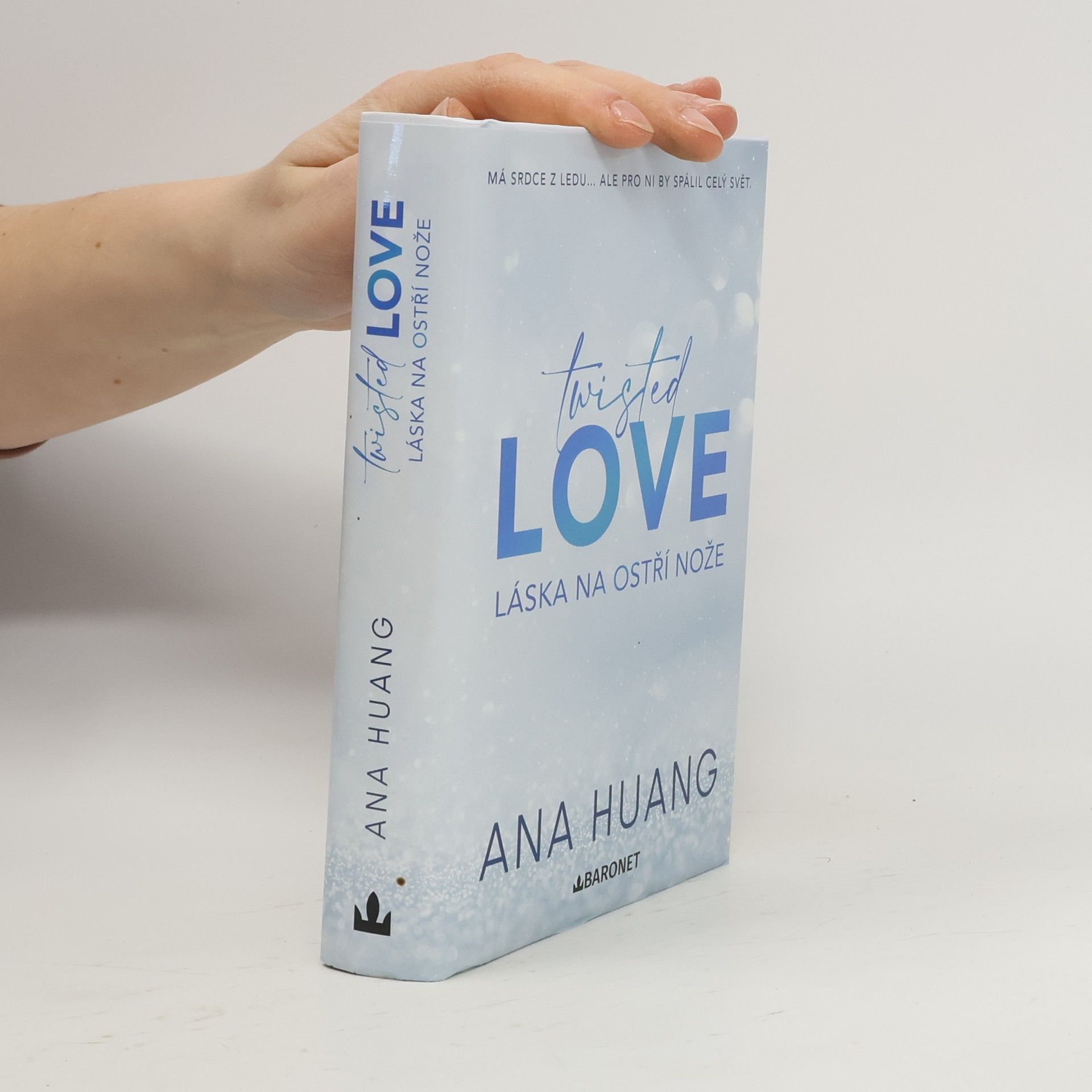 Ana Huang Twisted love. Láska na ostří nože