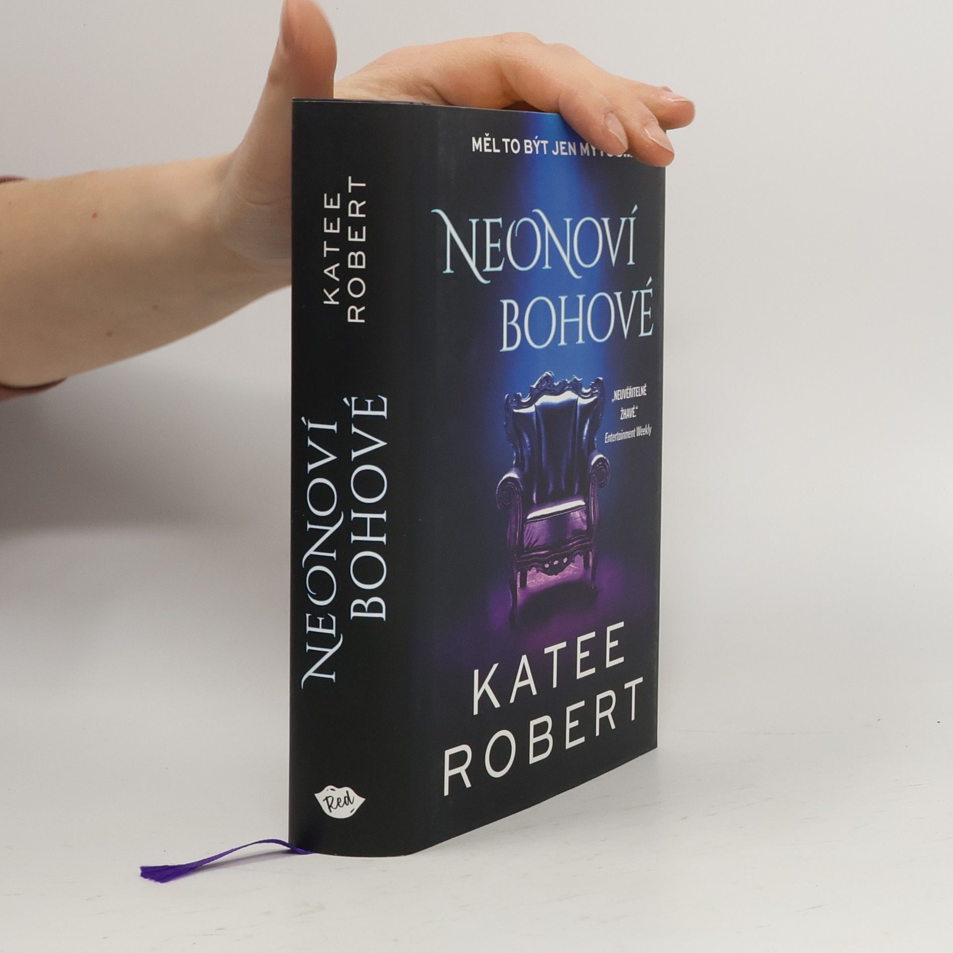 Katee Robert Neonoví bohové