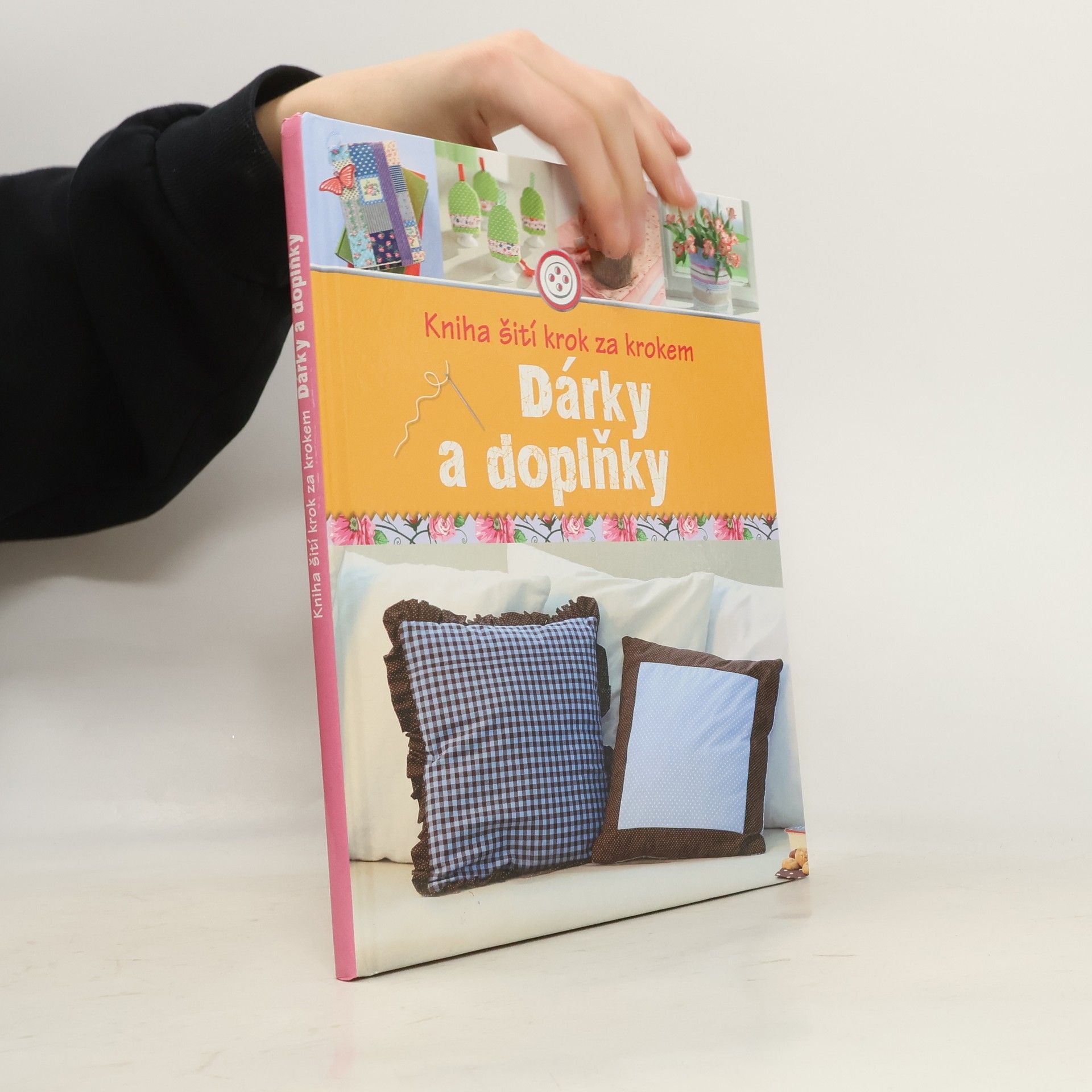 Kolektiv autorů Dárky a doplňky. Kniha šití krok za krokem