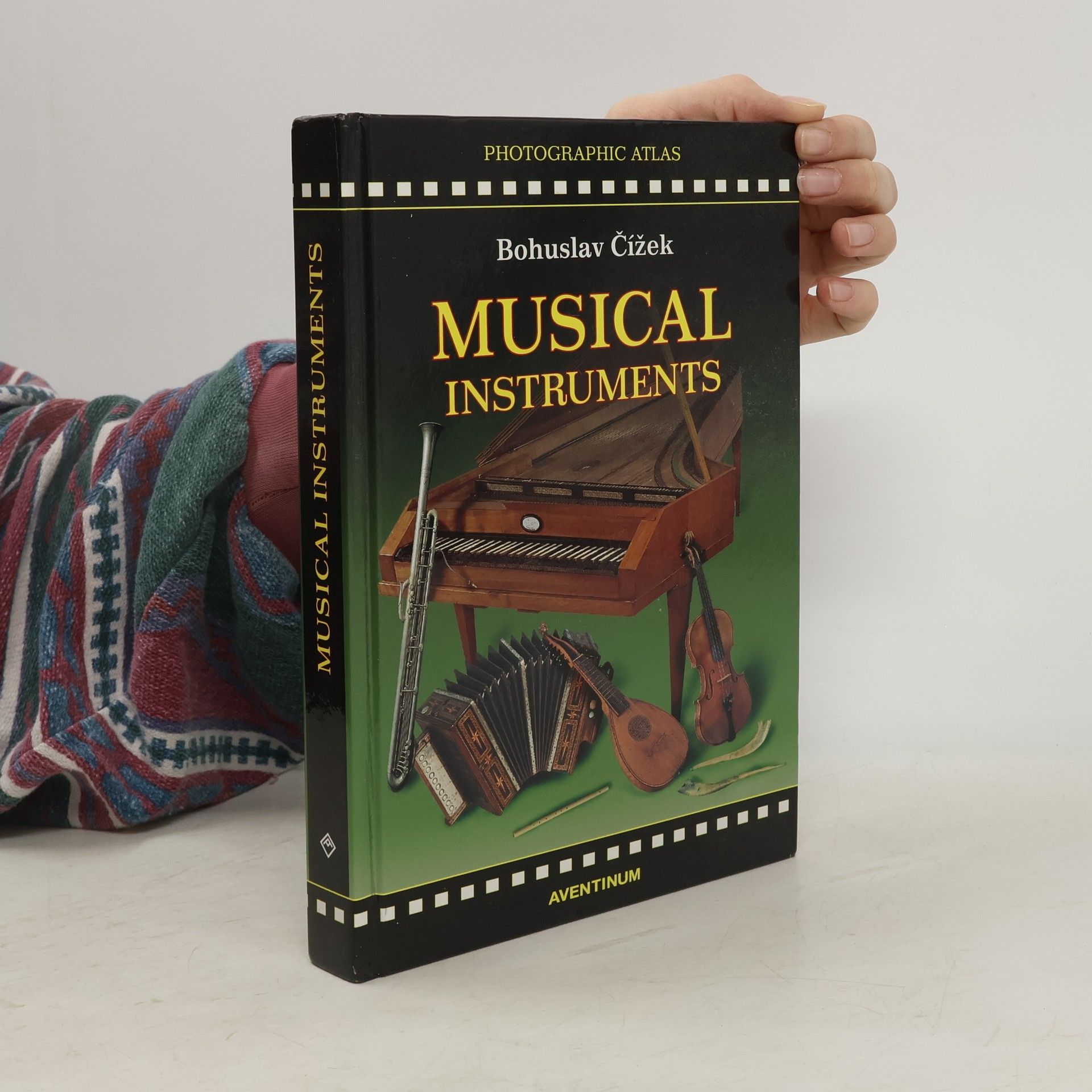 Bohuslav Čížek Musical Instruments. Photographic Atlas
