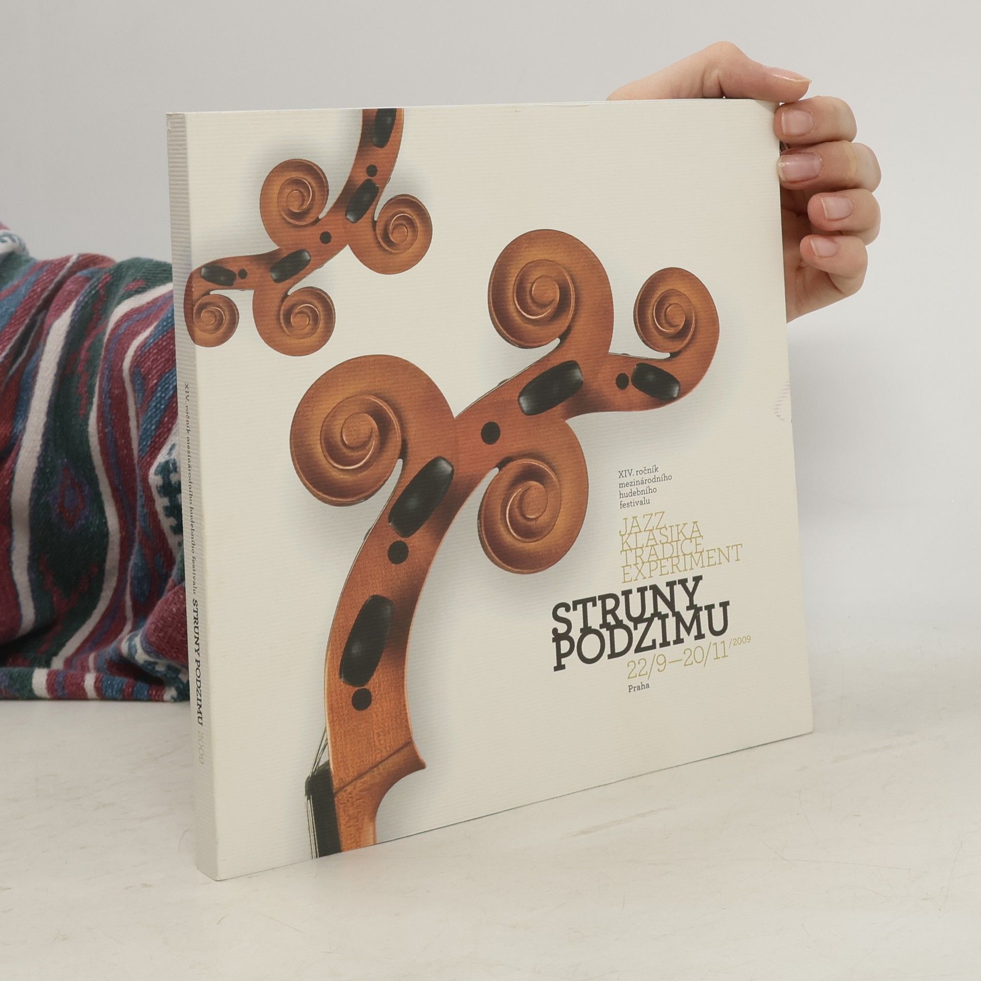 David R Beveridge Struny podzimu = Strings of autumn : XIV. ročník mezinárodního hudebního festivalu : jazz, klasika, tradice, experiment