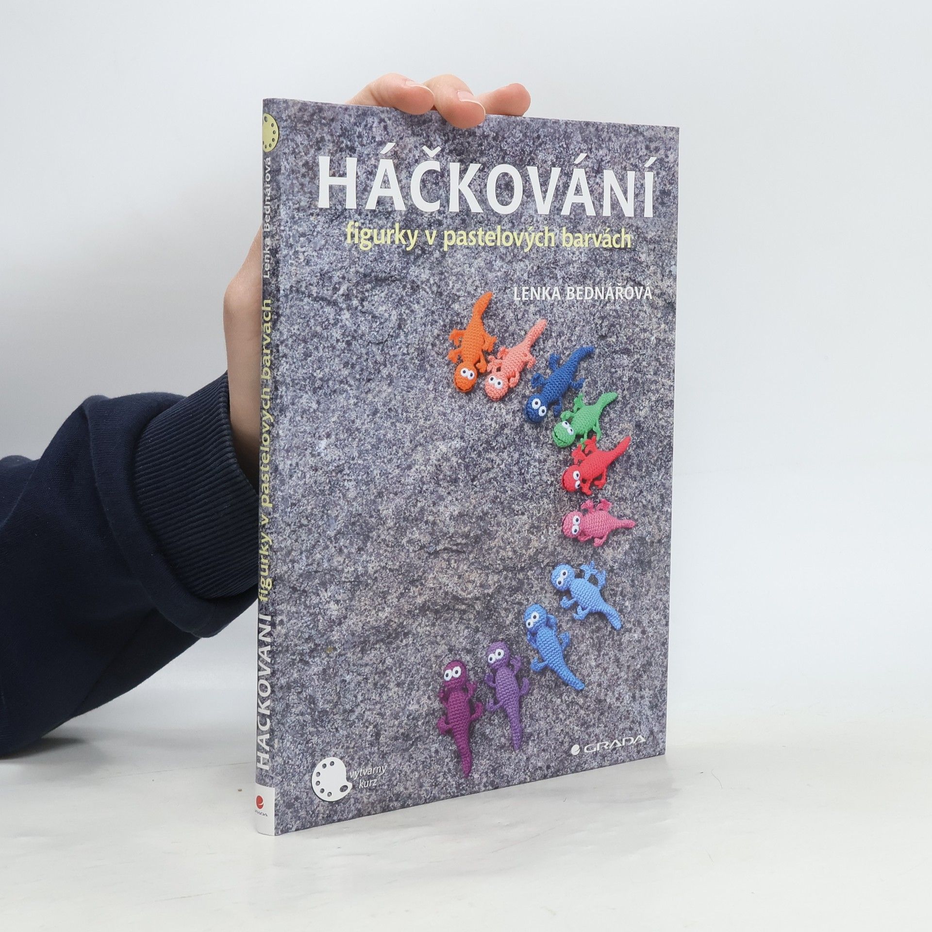 Háčkování : figurky v pastelových barvách